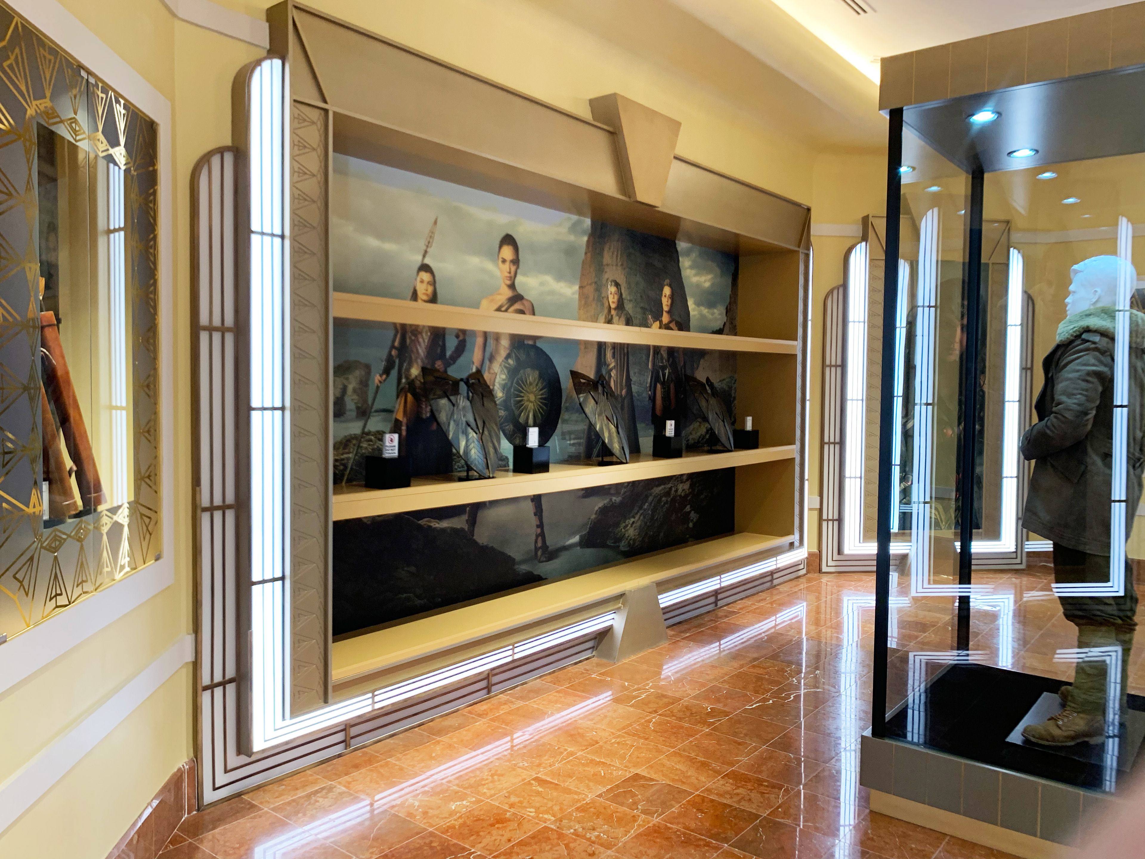Treasures of Hollywood Present Wonder Woman - Exhibition