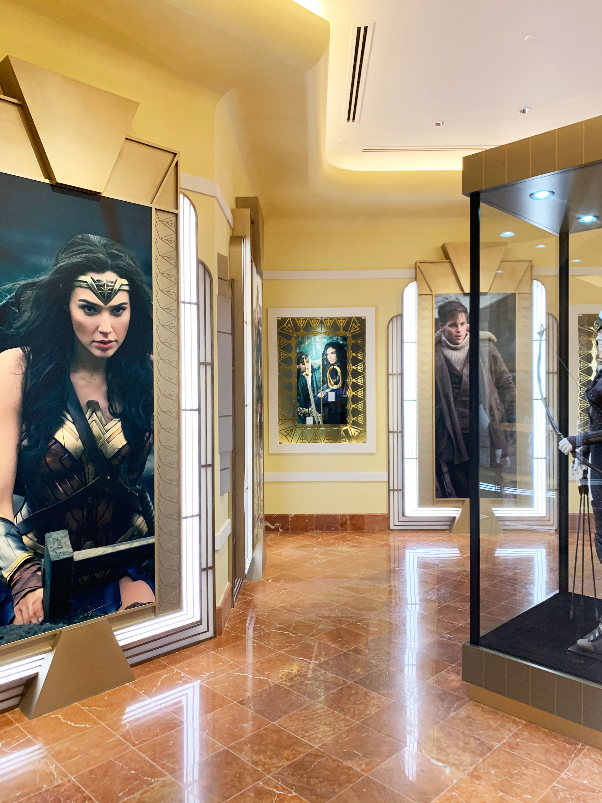 Treasures of Hollywood Present Wonder Woman - Exhibition