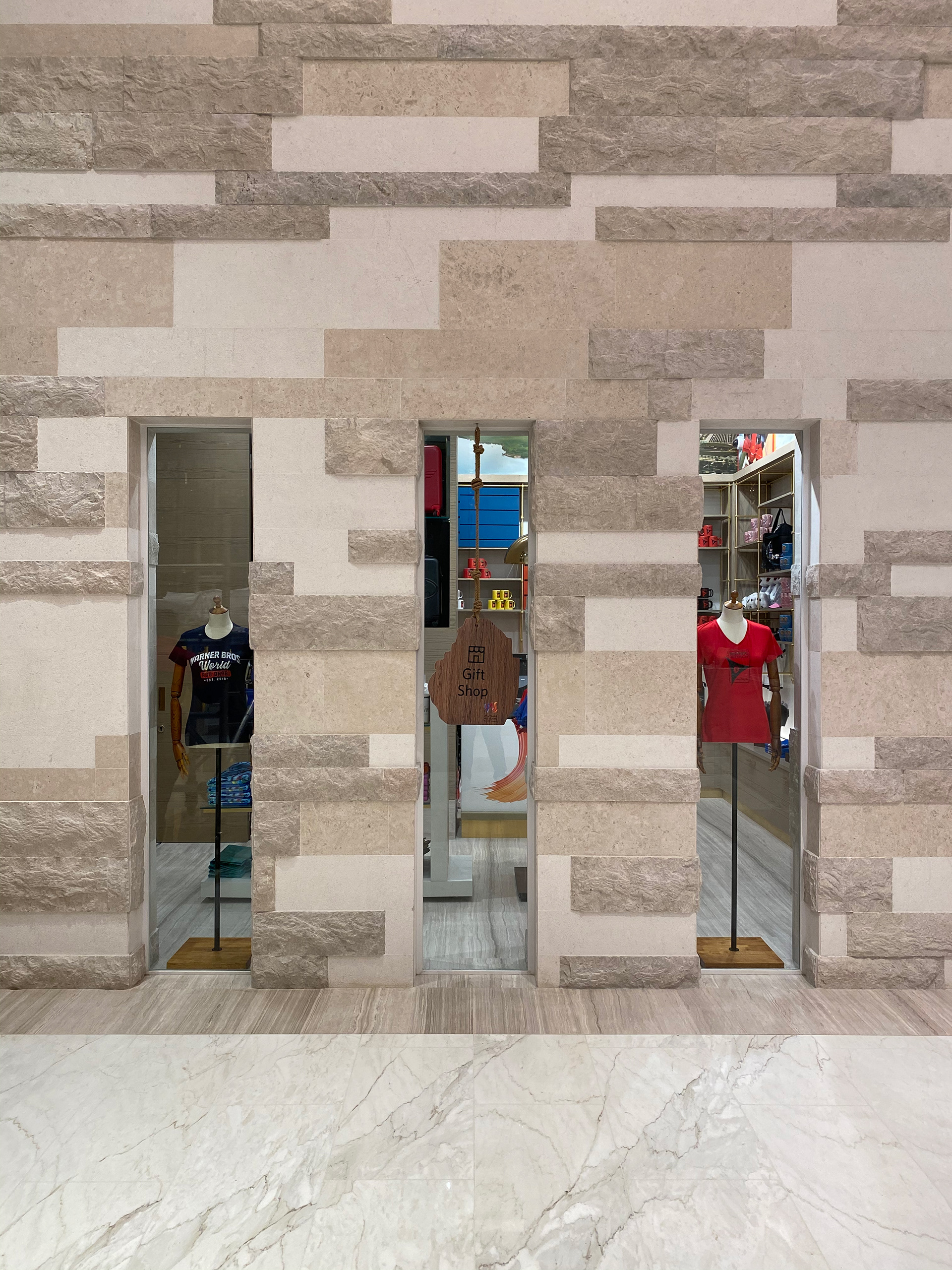 Hilton Abu Dhabi Yas Island - Souvenir Shop
