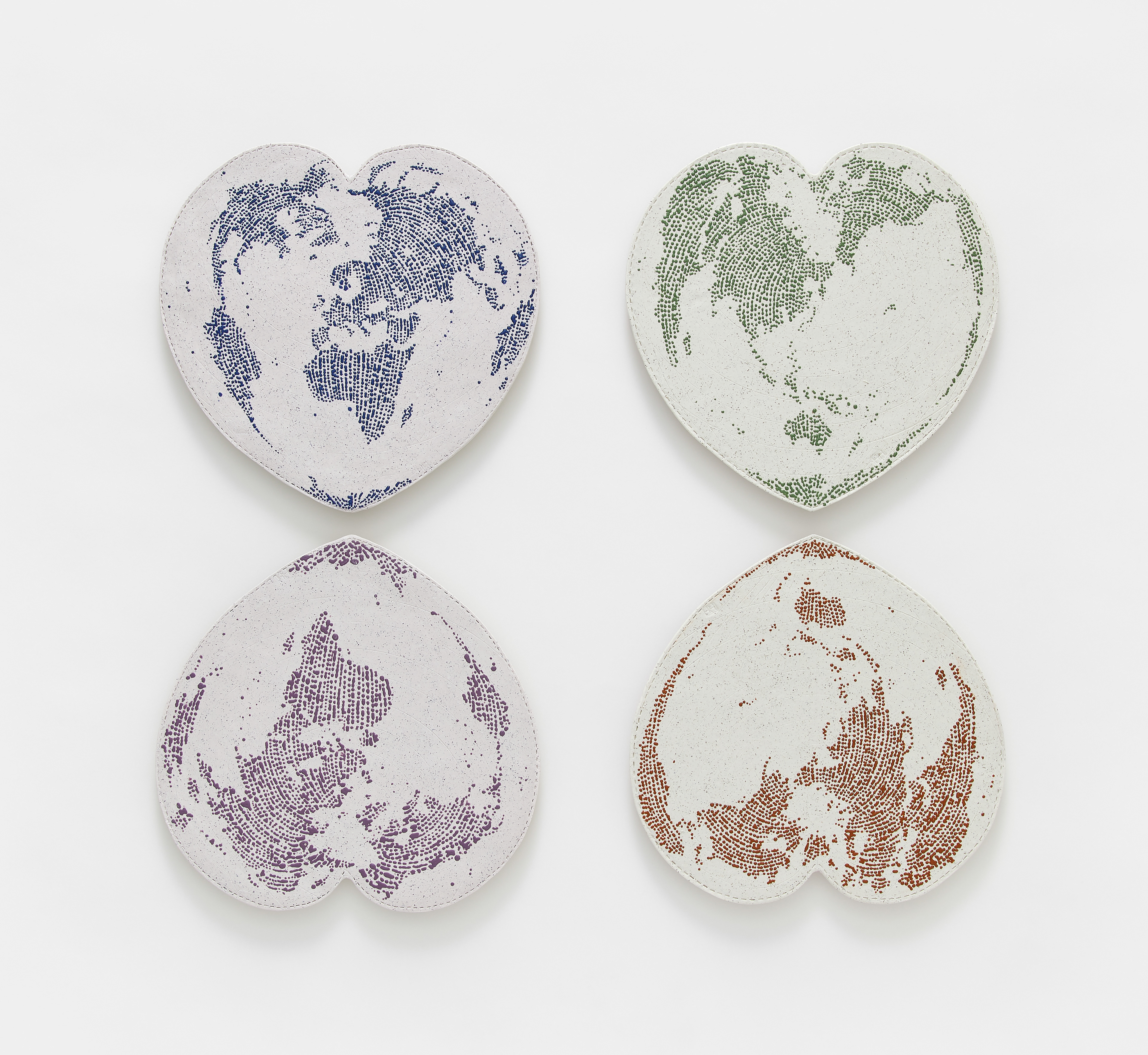 Heart 2, 2023, paperclay, slip, 1250℃ firing, 80×80 (cm)