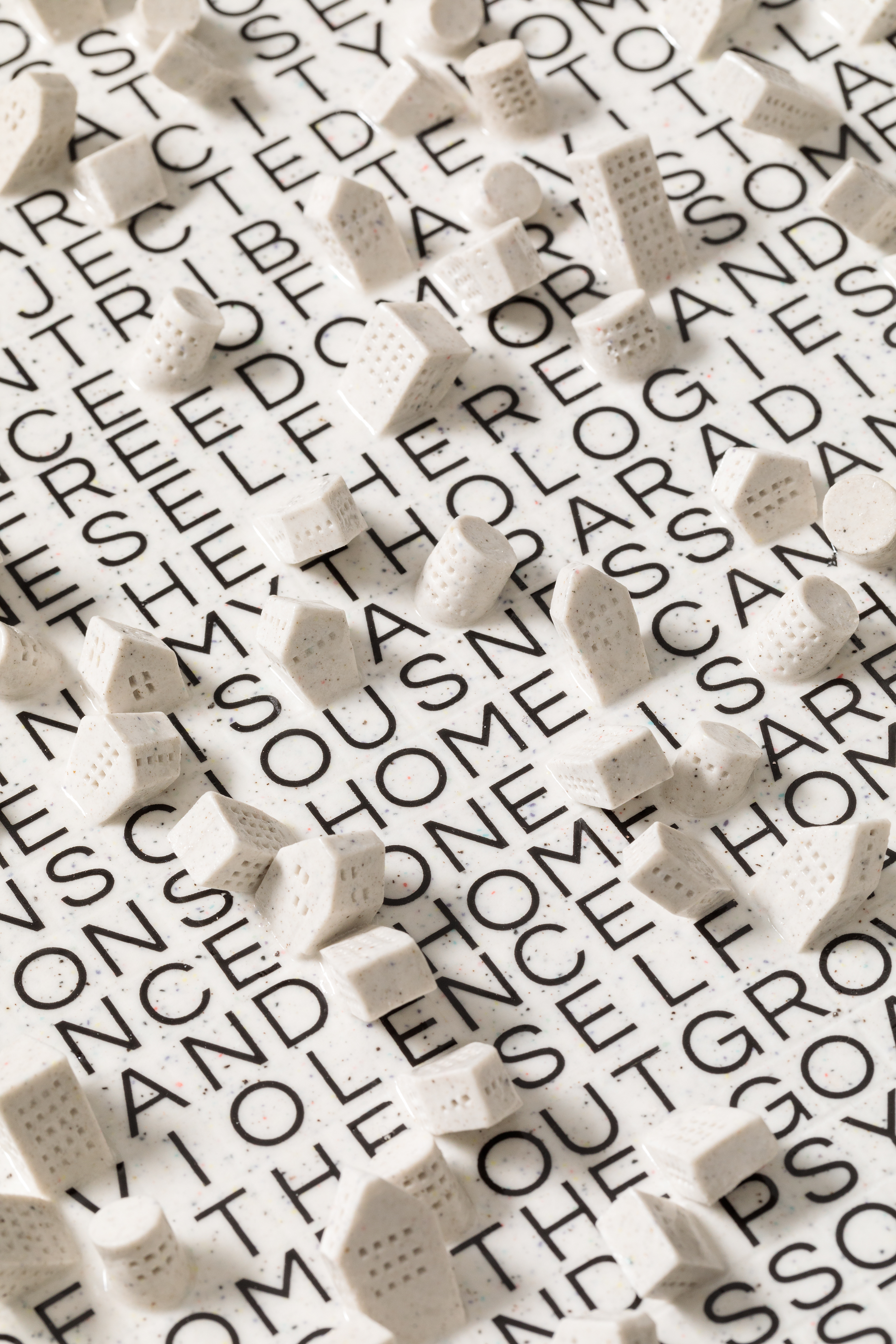 Rosetta Stone, 2018, paperclay, slip, transfer printing, 1250℃ firing, 45×45 (cm)