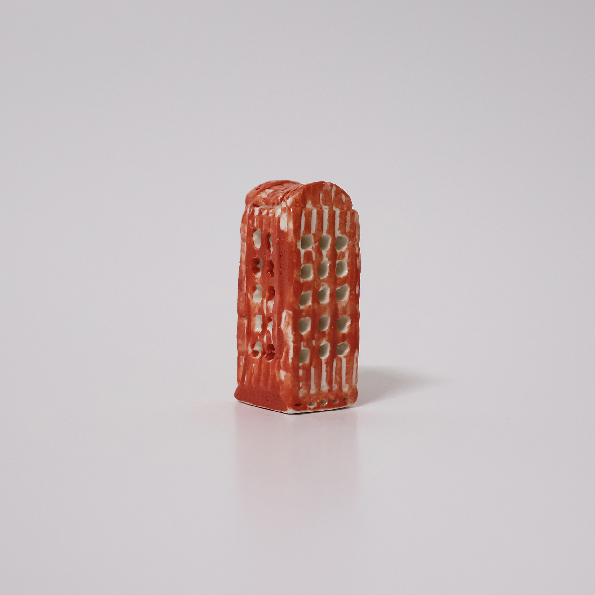 London, 2025, porcelain, 1250℃ firing, 2.5×2.5×6 (cm)