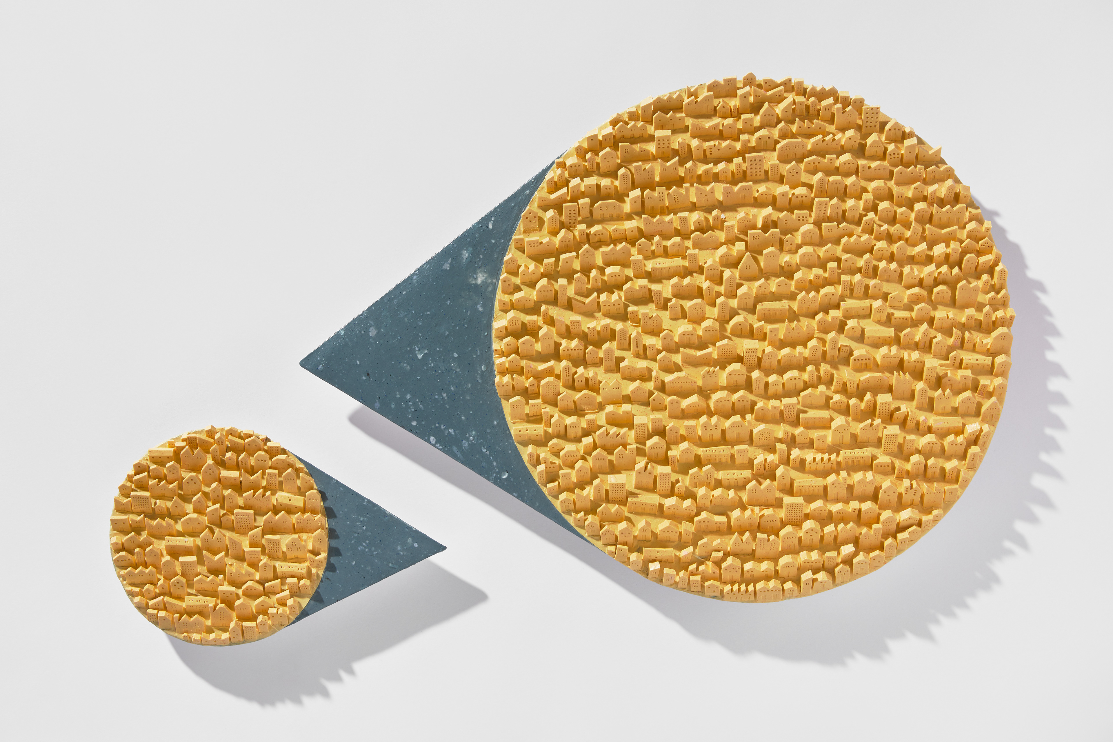 Pin Spot, 2019, paperclay, slip, 1250℃ firing, 26×19(cm), 52×38(cm) 