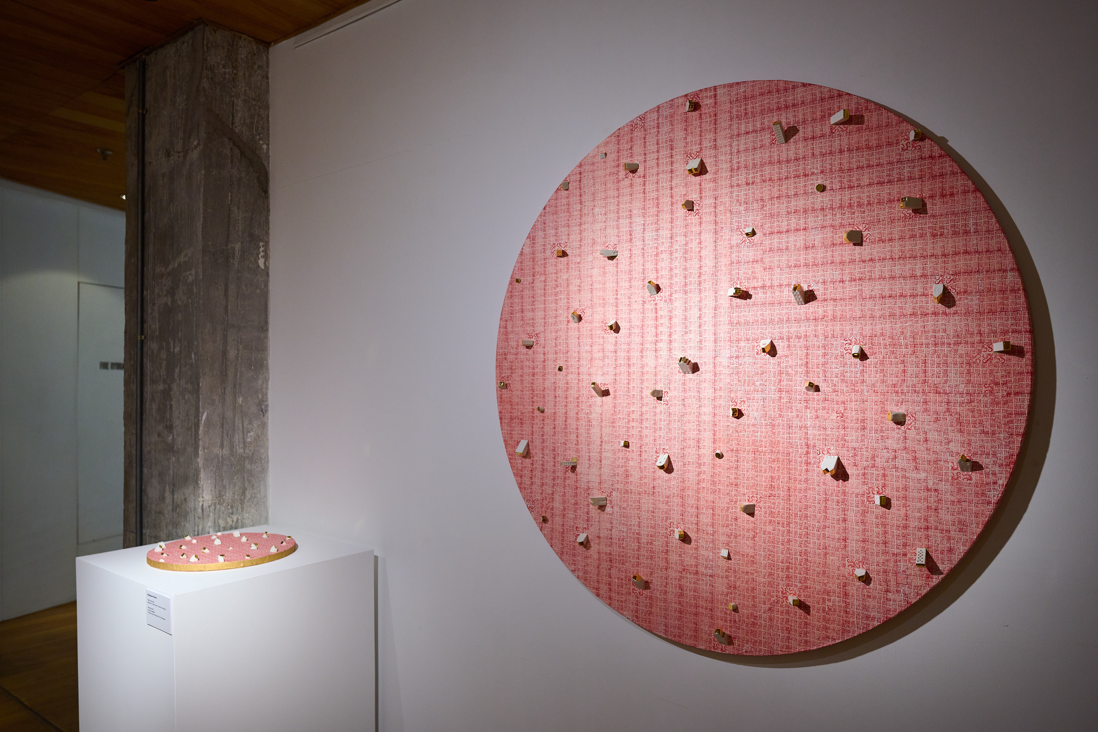 Gleaming Nest I II, Shanghai 2024, porcelain, gold, Chinese seal, ink on Xuan paper, 40×40, 120×120 (cm)