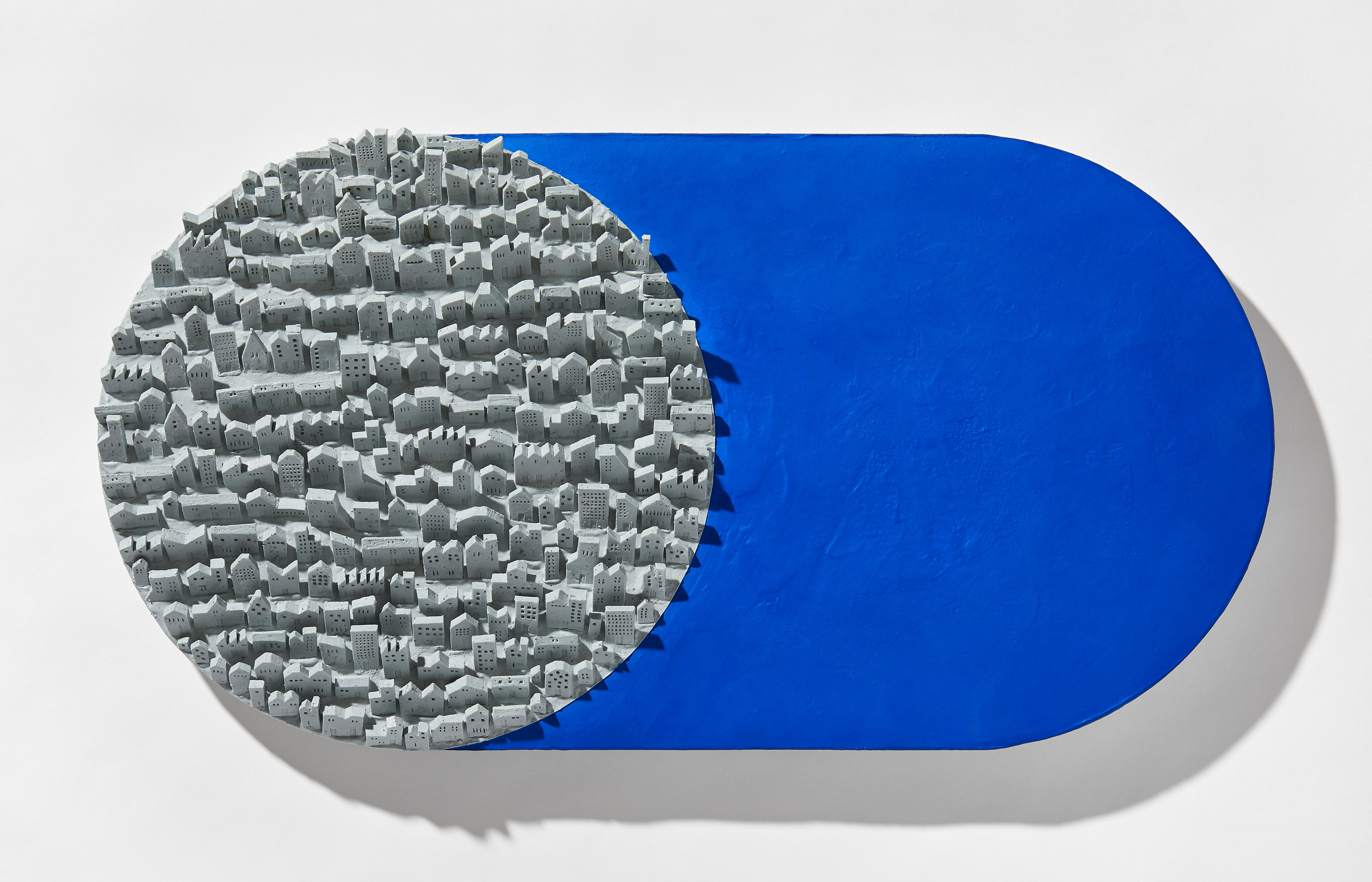 Cylinder : Classic Blue, 2019, paperclay, slip, 1250℃ firing, 28×55(cm) 