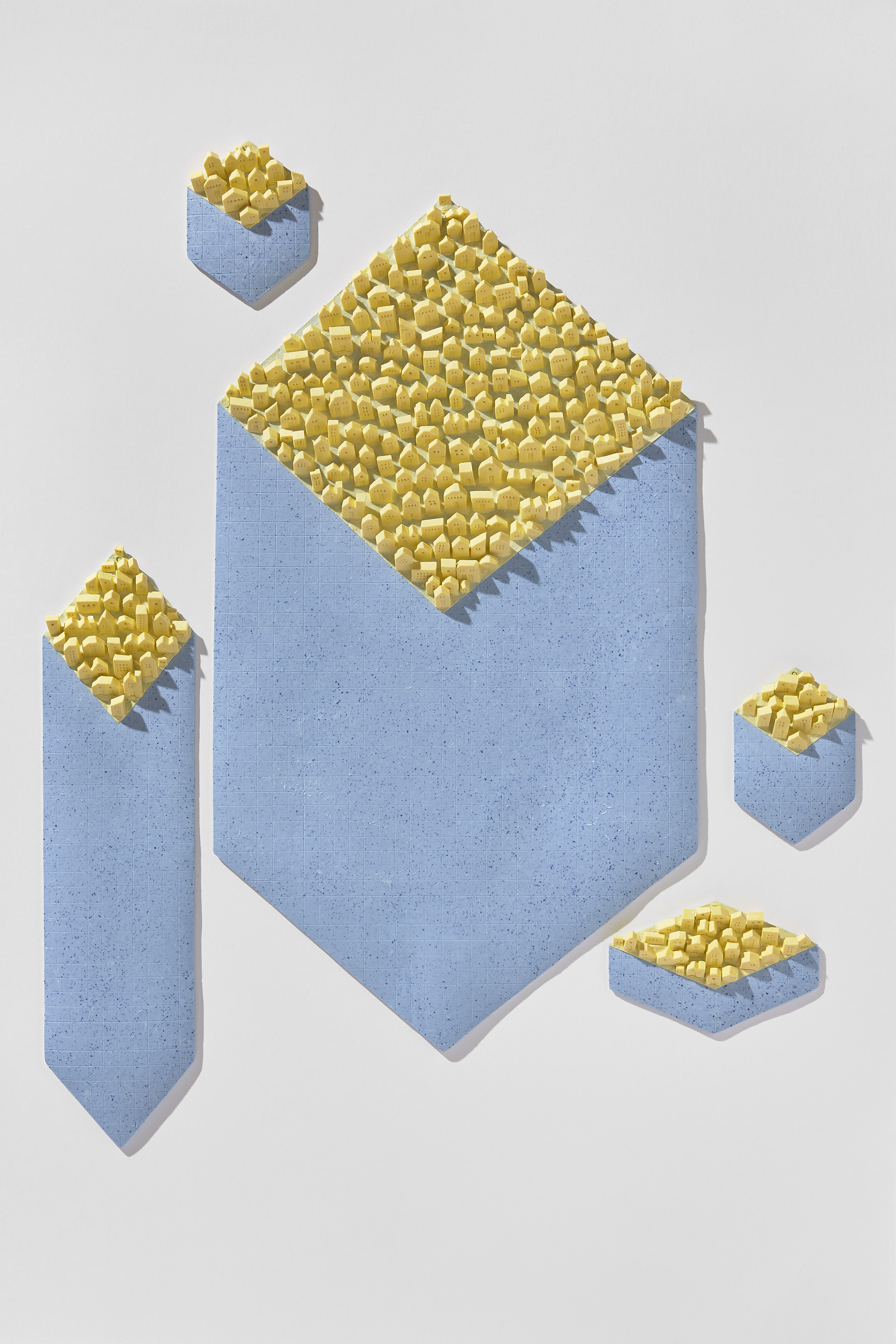 Popcorn, 2019, paperclay, slip, 1250℃ firing, ceramic installation 