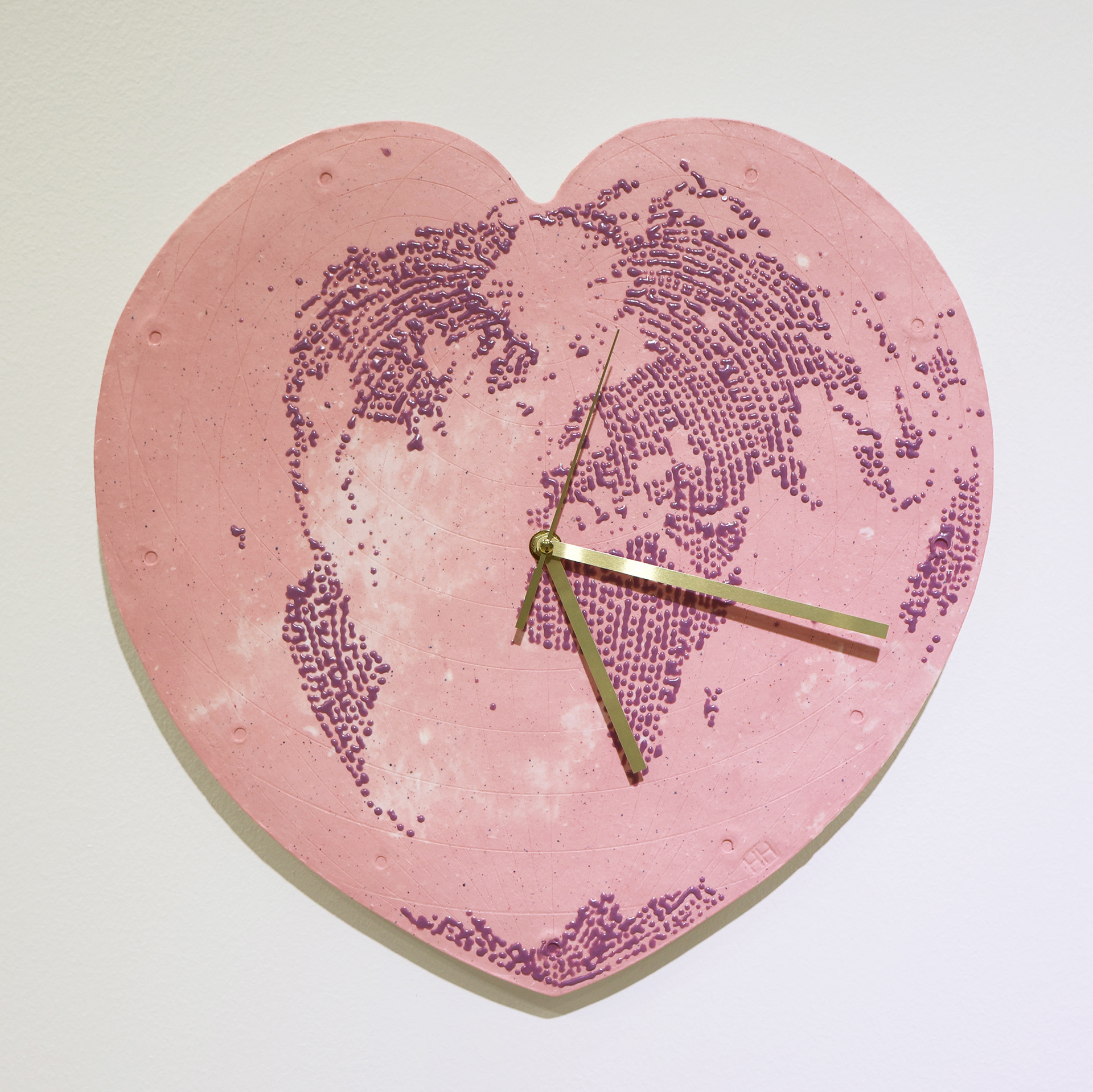 Heart 3, 2023, paperclay, slip, 1250℃ firing, clock movement, 38×38 (cm)