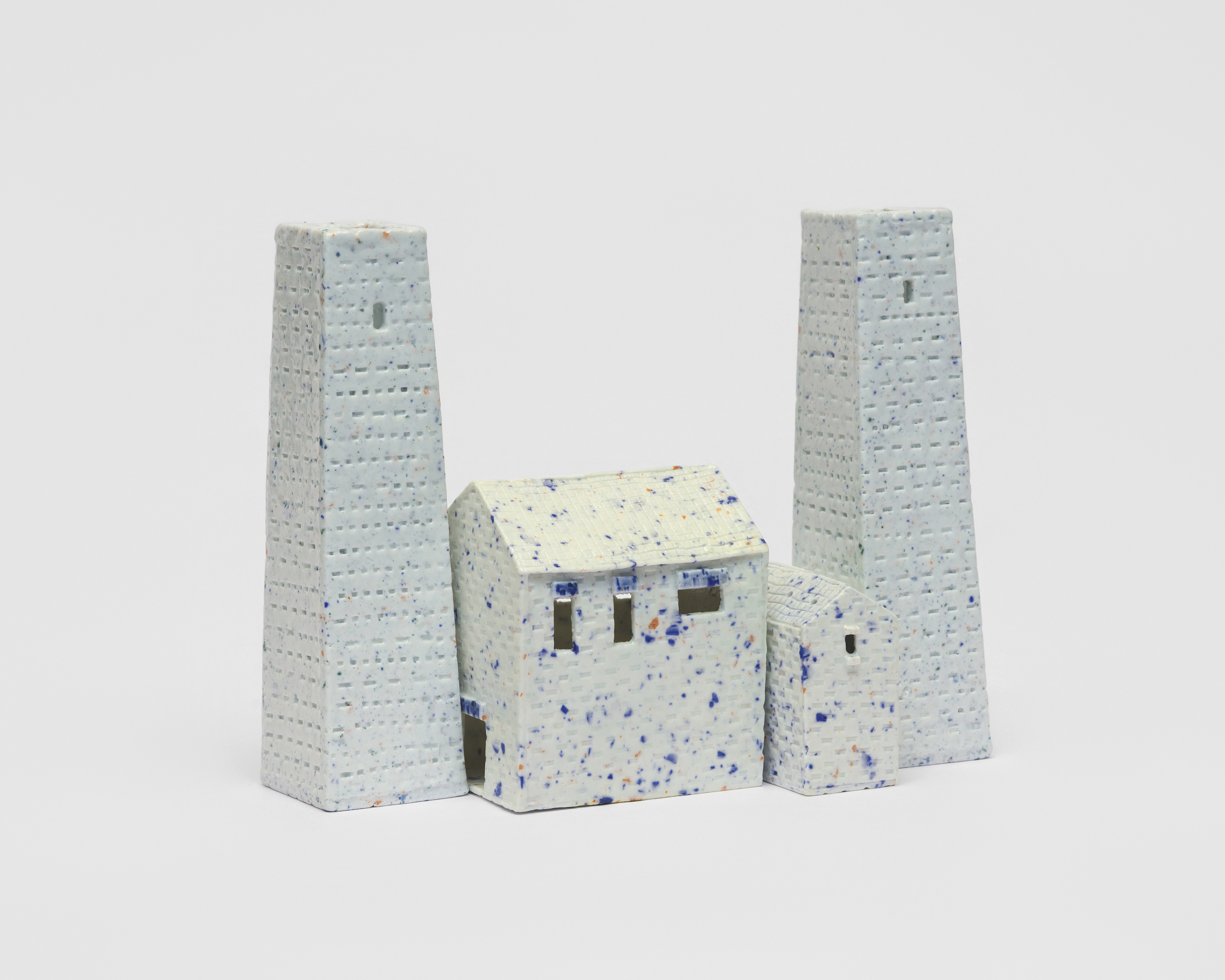 Call me Home, 2025 Jingdezhen, porcelain, 1350°C wood firing, 29×8×21 (cm)