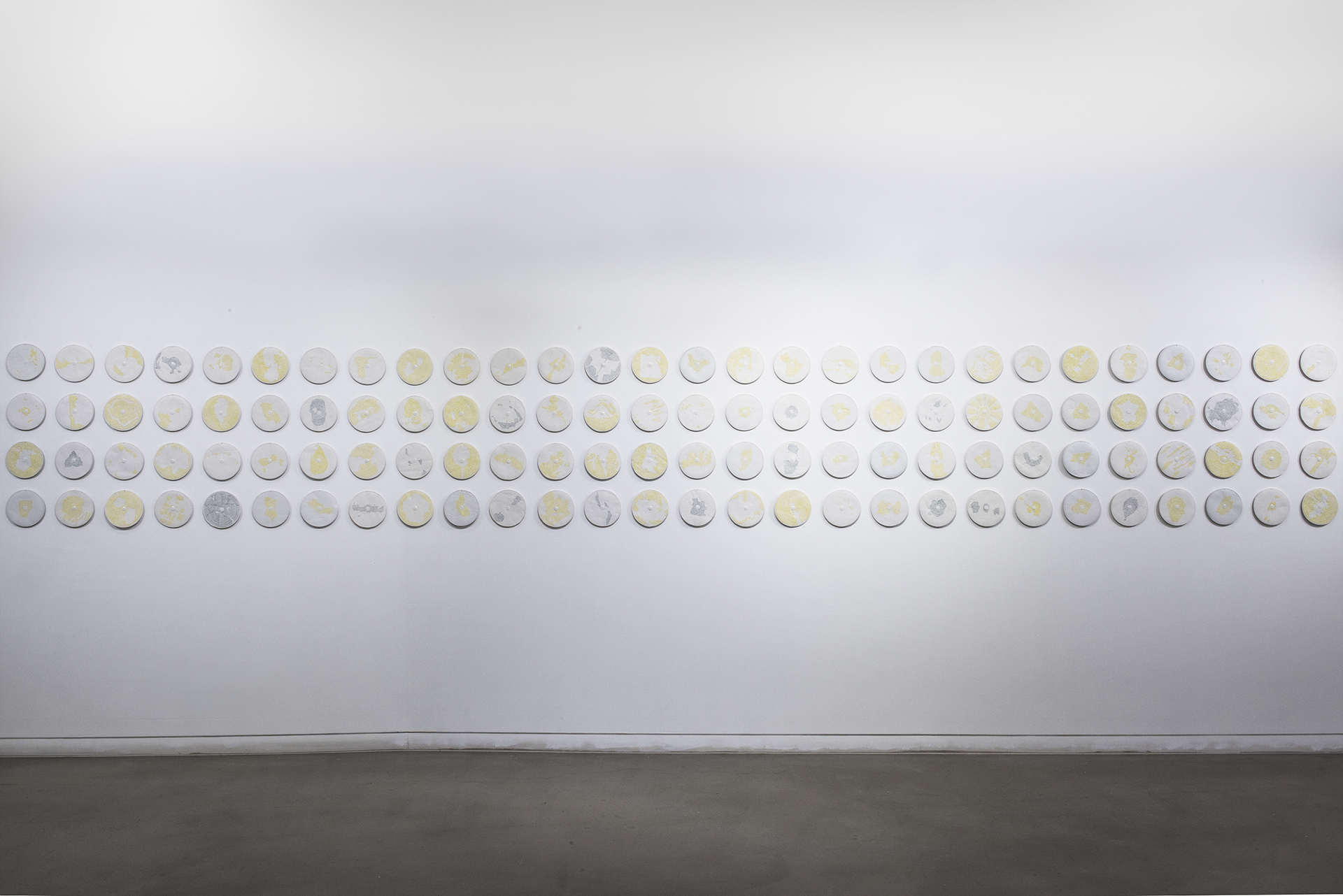 Moon, 2020, paperclay, slip, 1250℃ firing, 850×85 (cm)