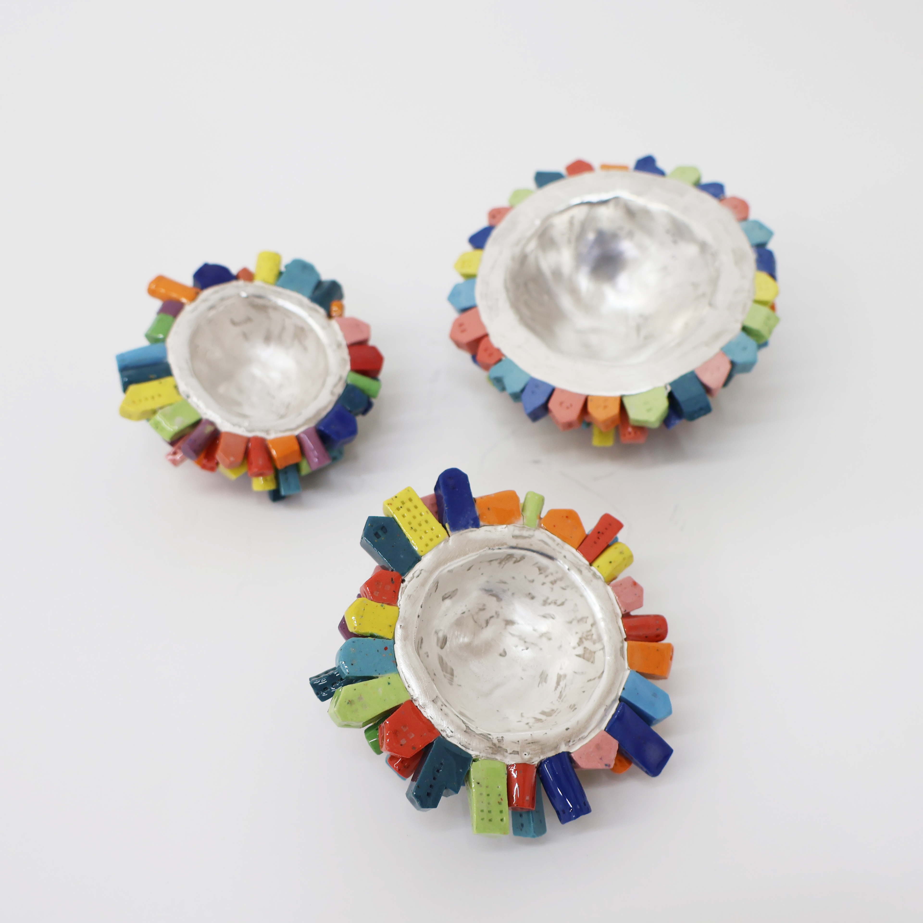 Cell, 2025, porcelain, silver, 1250℃ firing, 4.5×7.5×7.5, 4.5×8.5×8.5, 5×10×10 (cm)