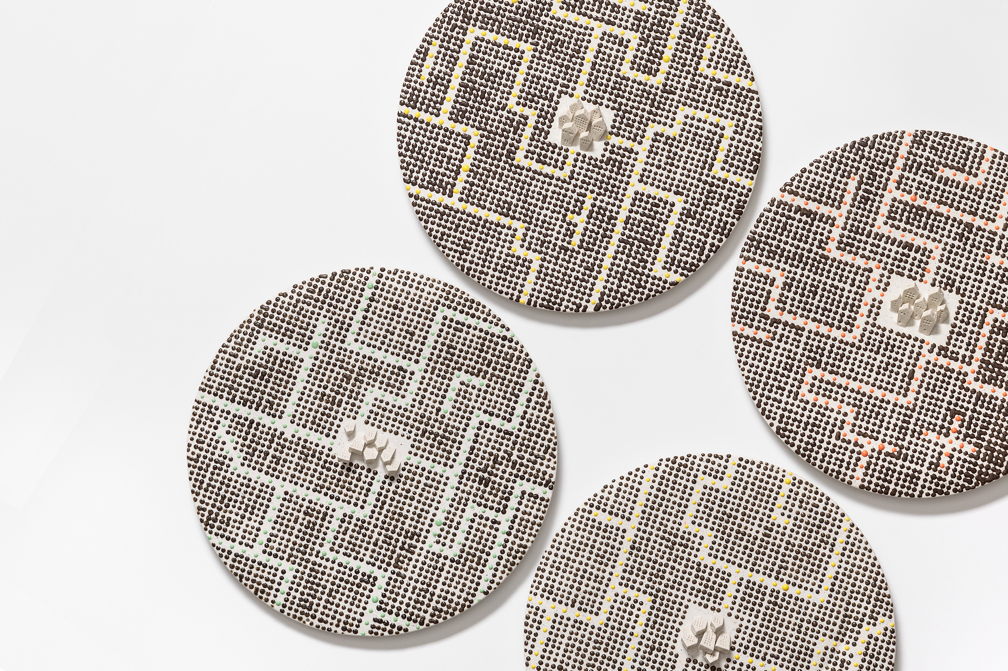 Pac-Man, 2018, paperclay, slip, 1250℃ firing, each 29×29 (cm)