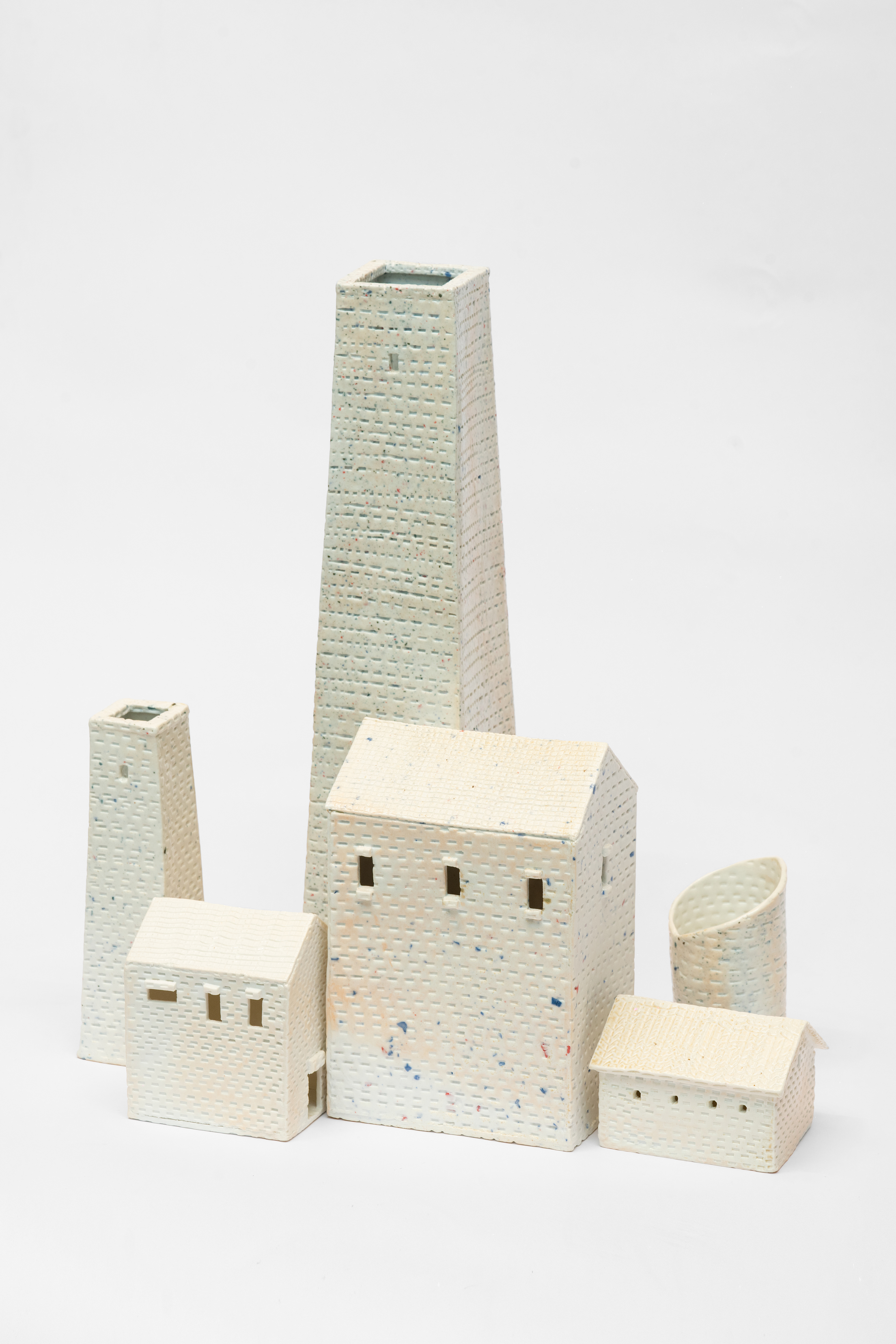 Call me Home, 2025 Jingdezhen, porcelain, 1350°C wood firing, 22×41×47 (cm)