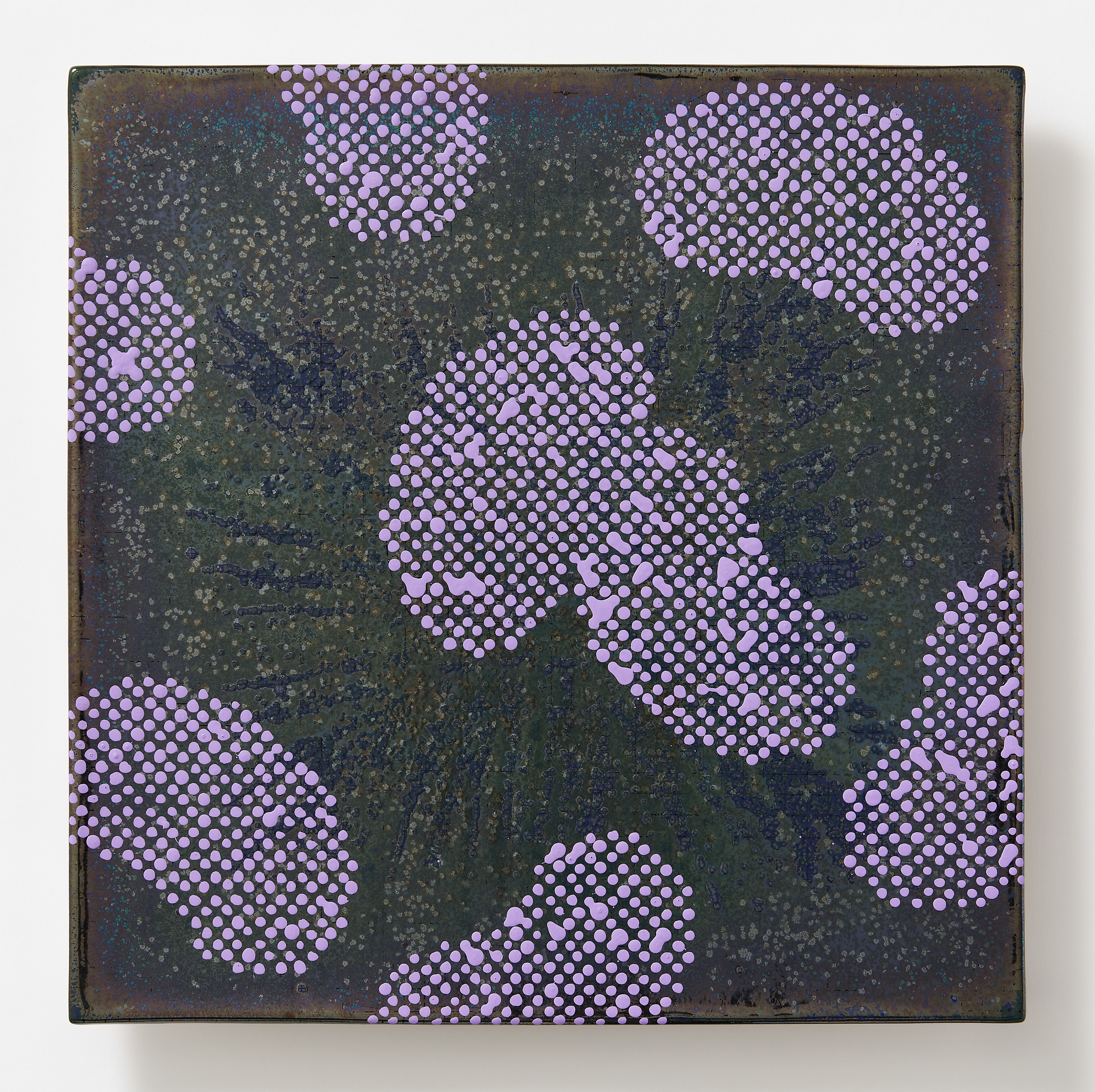 Beans, 2022, ceramic tile, glaze, permanent pen, nail polish, 1220℃ firing, 37×37 (cm)