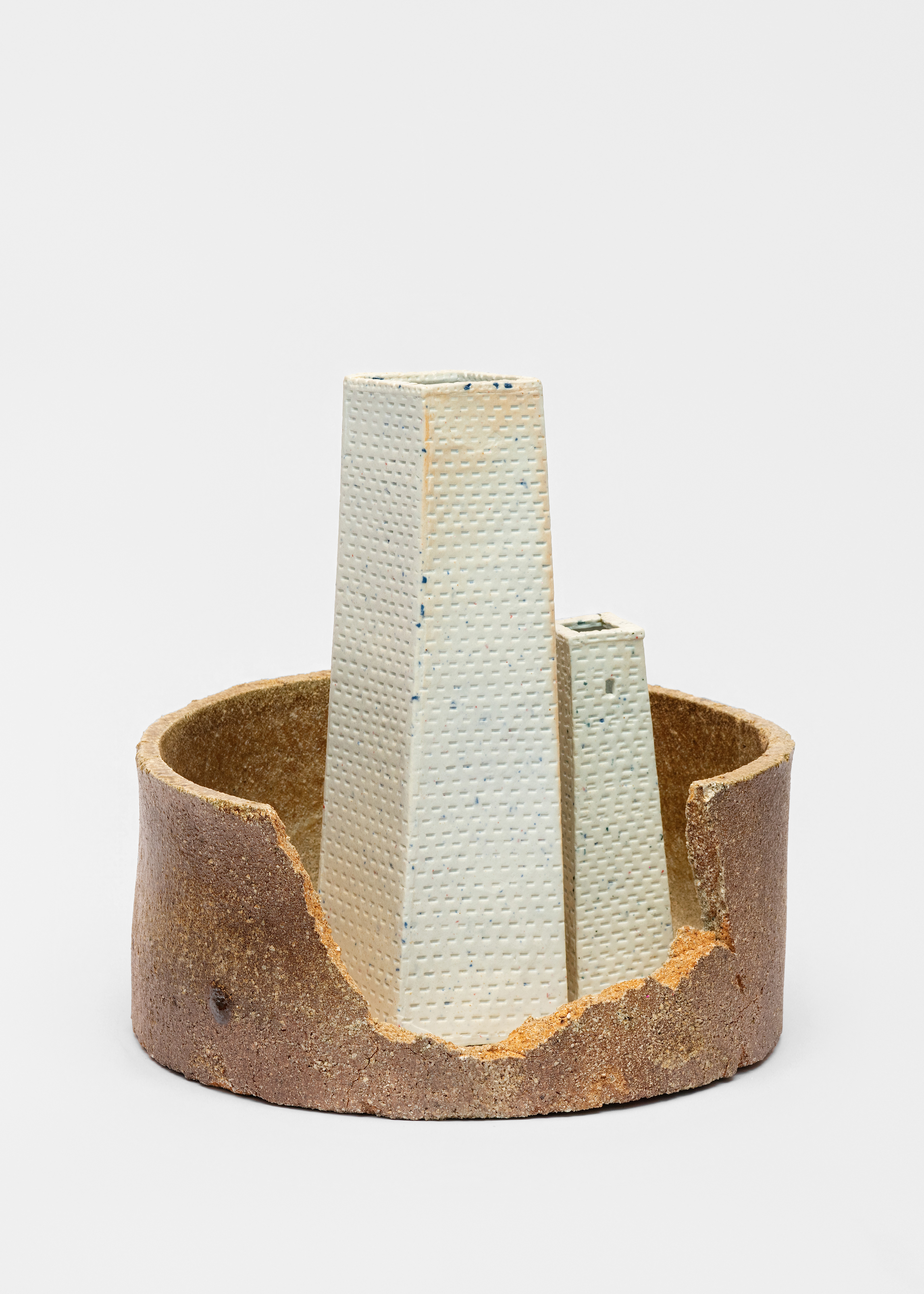 Chimney, 2025 Jingdezhen, porcelain, saggar, 1350°C wood firing, 35×35×38 (cm)