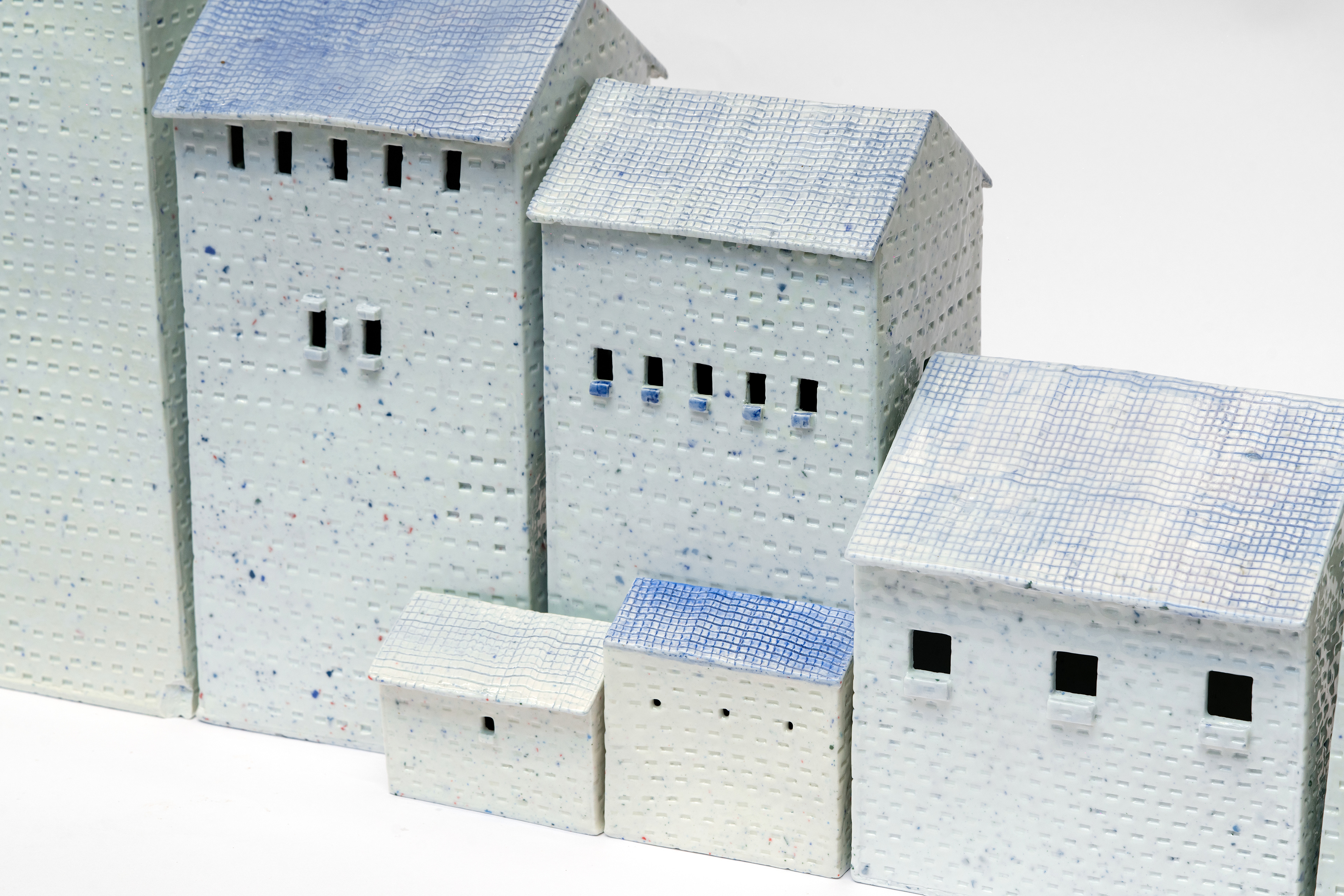 Call me Home, 2025 Jingdezhen, porcelain, 1350°C reduction firing, 118×16×74 (cm)