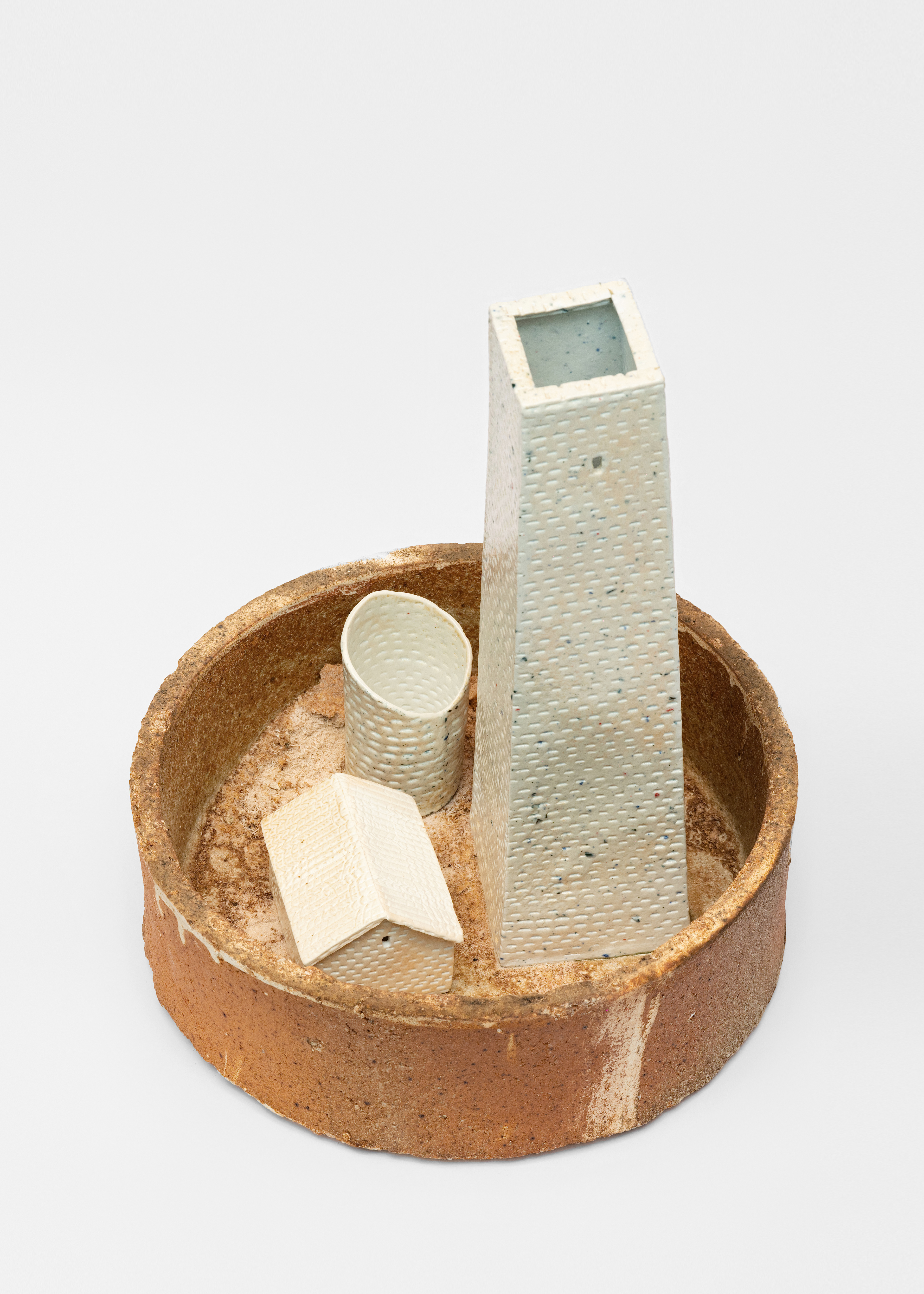Chimney, 2025 Jingdezhen, porcelain, saggar, 1350°C wood firing, 35×35×43 (cm)