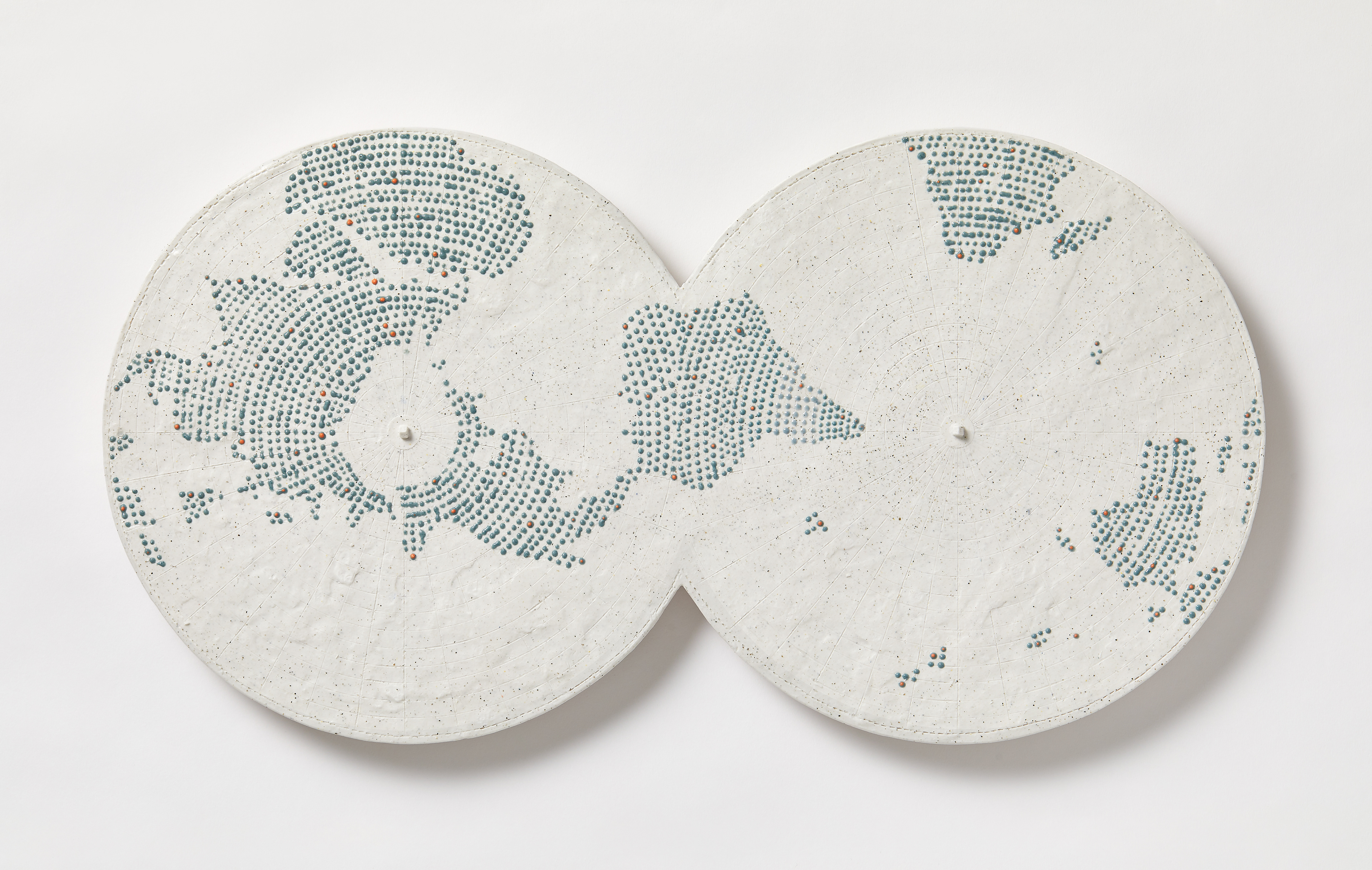 100 Dots, 2019, paperclay, slip, 1250℃ firing, 54×29(cm) 