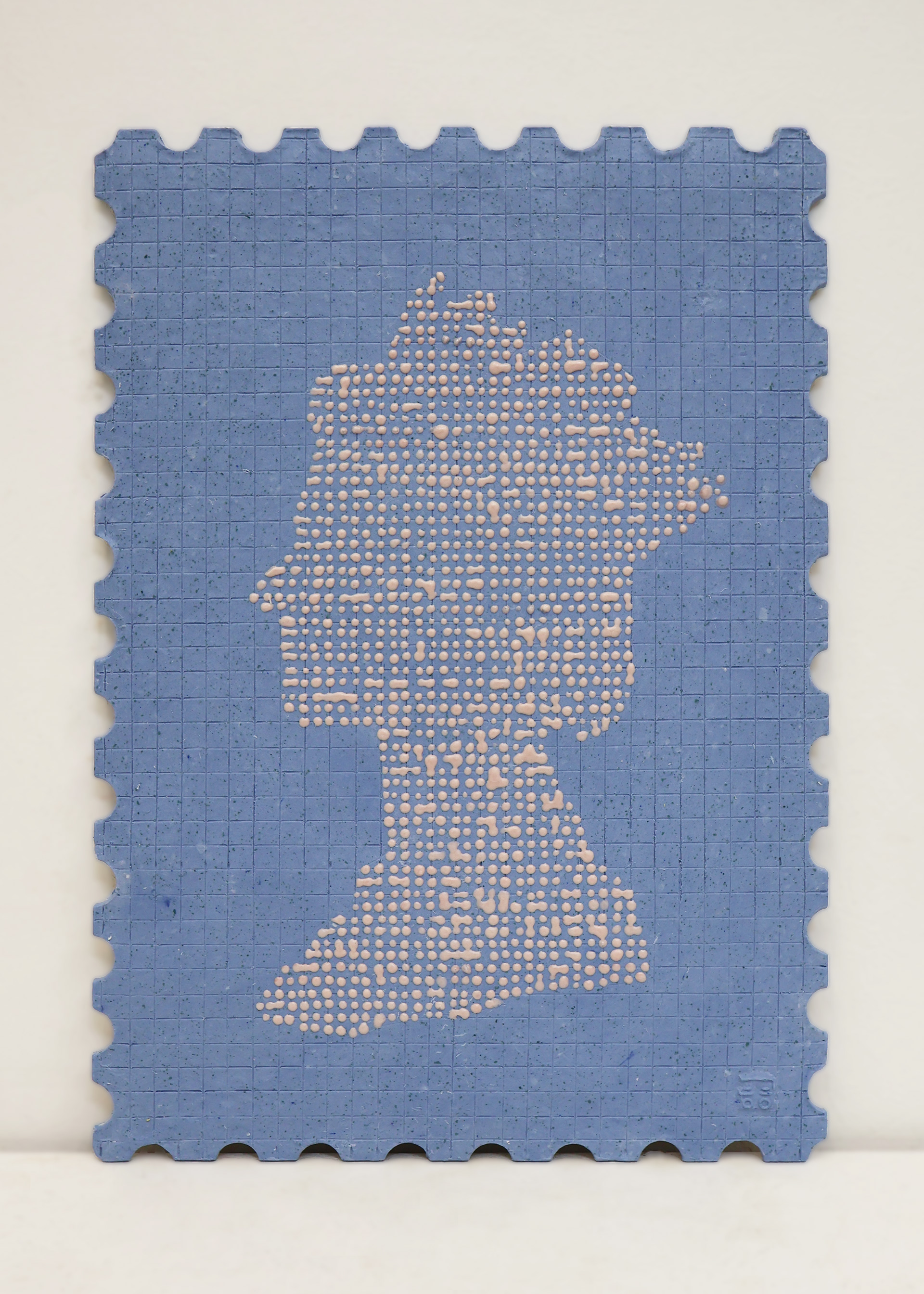 Queen, 2022, paperclay, slip, 1250℃ firing, 25×35 (cm)