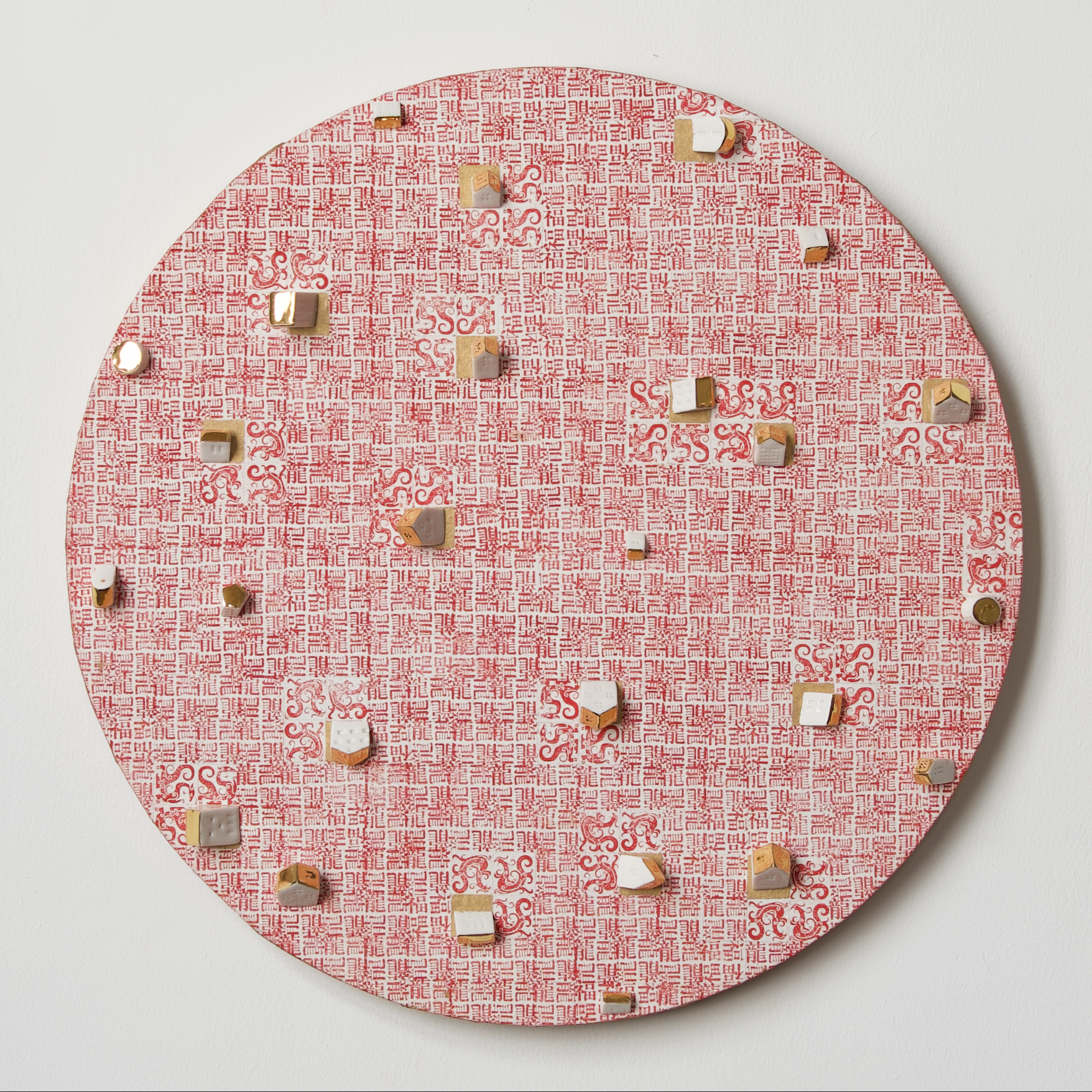 Gleaming Nest I, Shanghai 2024, porcelain, gold, Chinese seal, ink on Xuan paper, 40×40 (cm)