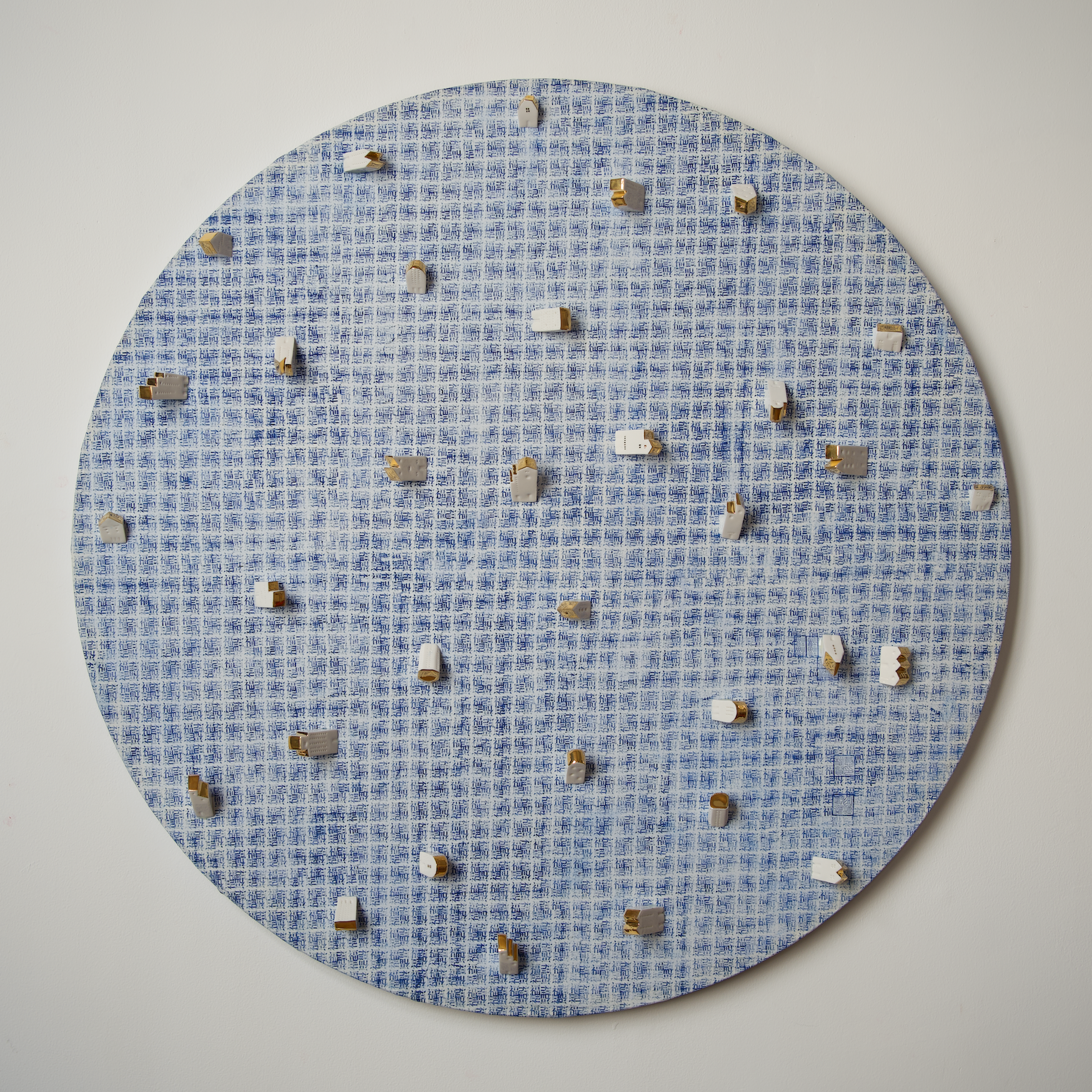 Gleaming Nest III, Shanghai 2024, porcelain, gold, Chinese seal, ink on Xuan paper, 80×80(cm)