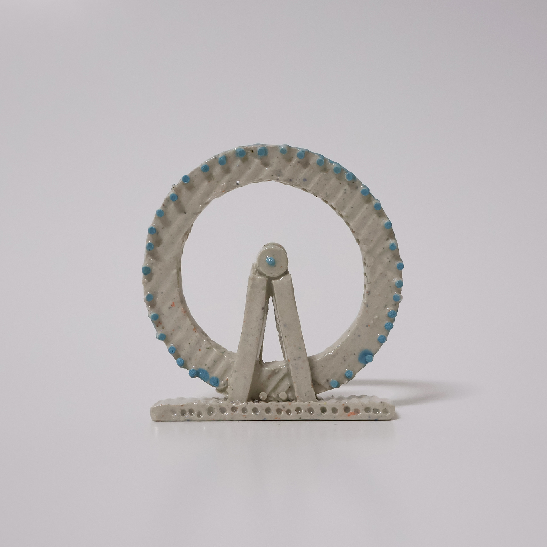 London, 2025, porcelain, 1250℃ firing, 1.5×8×6 (cm)