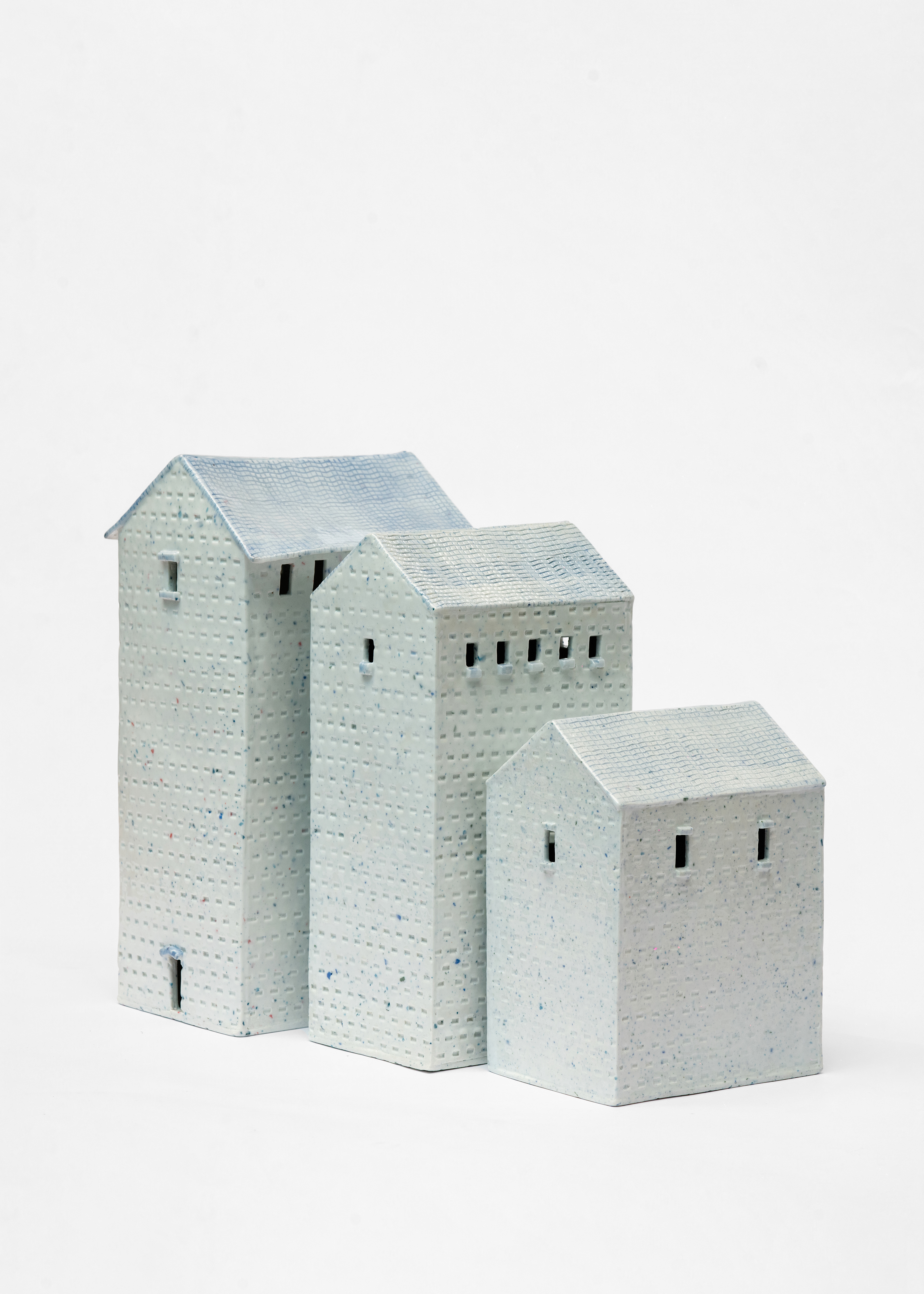 Call me Home, 2025 Jingdezhen, porcelain, 1350°C reduction firing, 35×16×32 (cm)