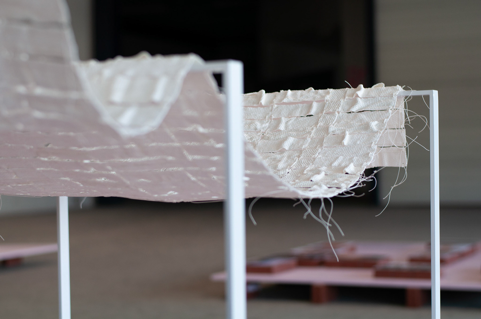 The project explores the dimensional limitations of porcelain and strives to go beyond them.