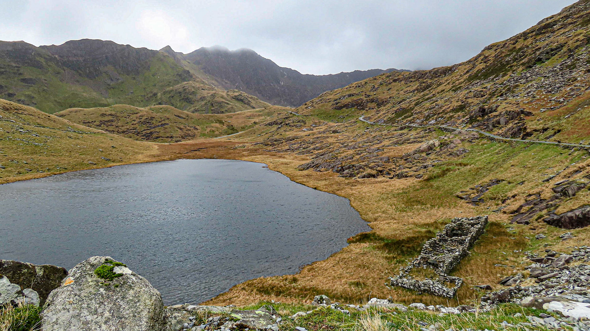 Llyn Teyrn, Along Miners' track to Snowdon