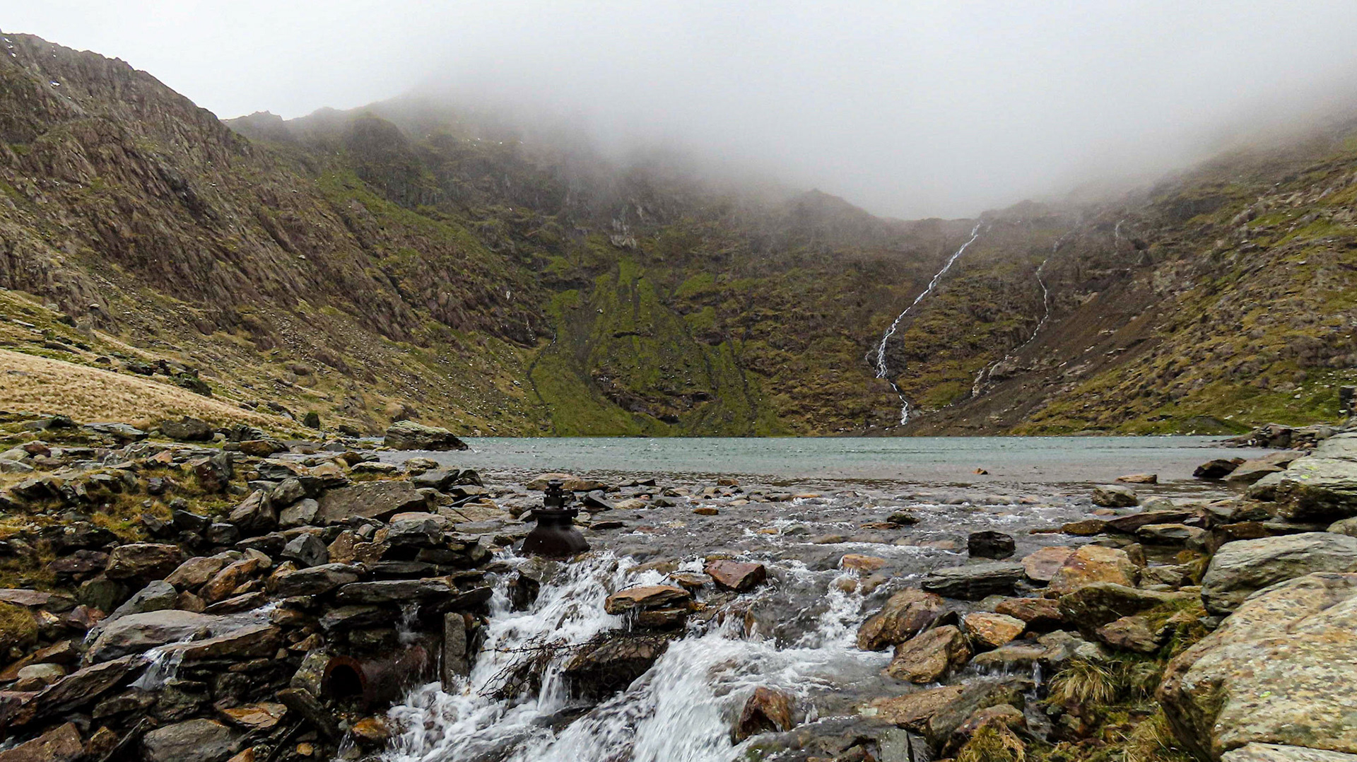 Glaslyn, At the back the foot of Snowdon