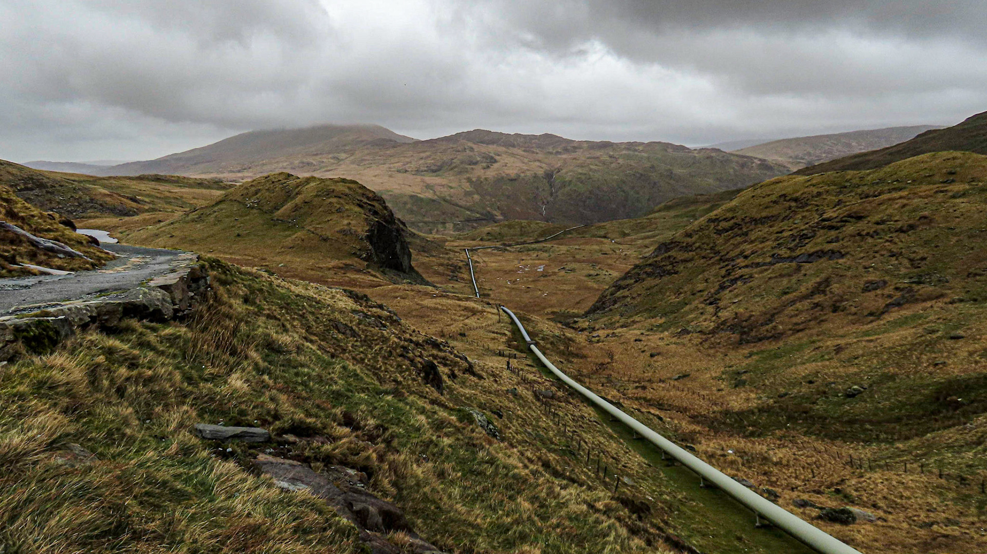 Pipe Line, From Llyn Llydaw to the valley along Llyn Teyrn