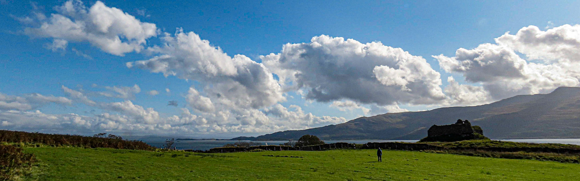 Down to the ruins of Ardtornish Castle with view on the Sound of Mull