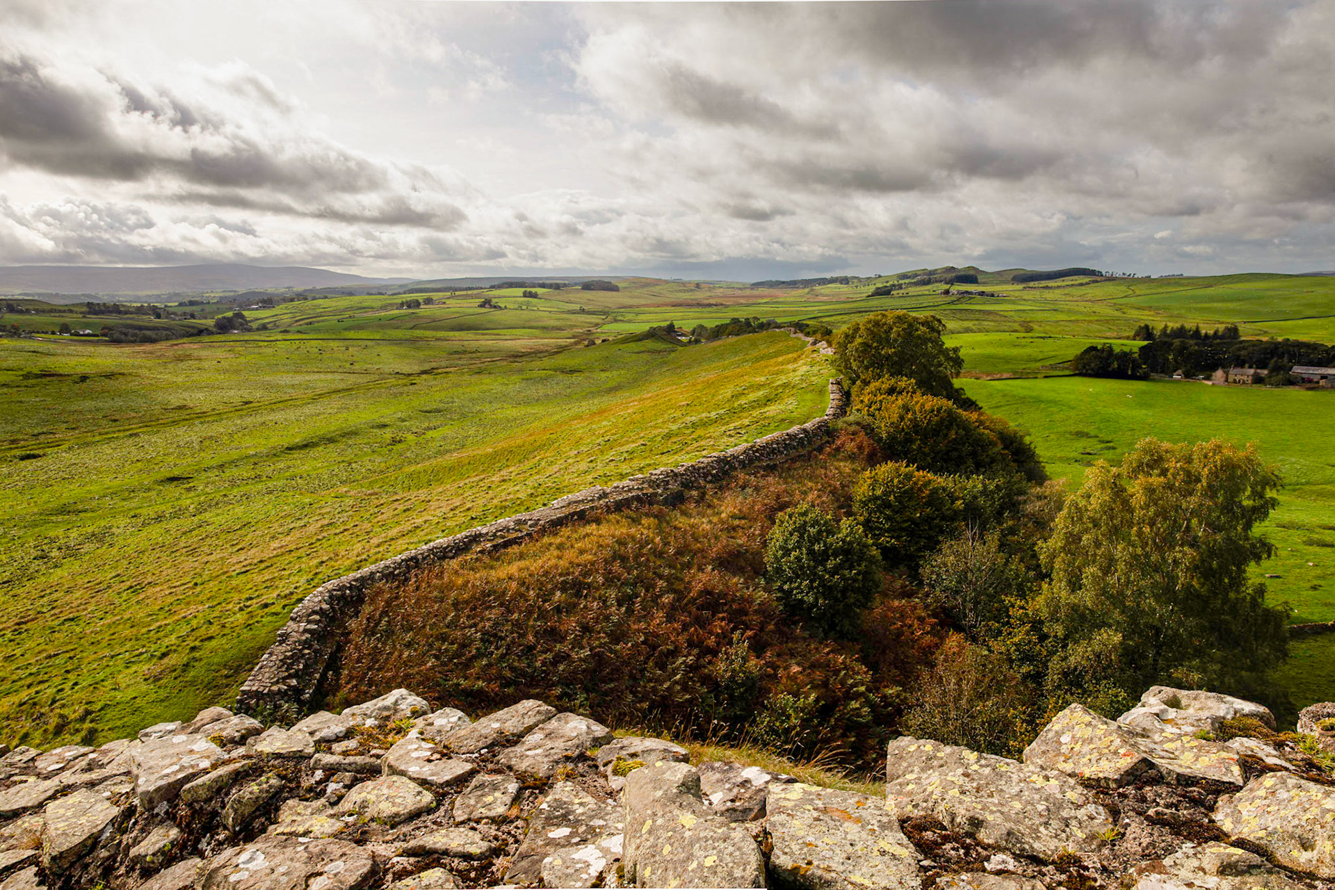 Looking west to Cawfield Quarry from Thorny Doors, Cawfield Crags, north of Haltwhistle