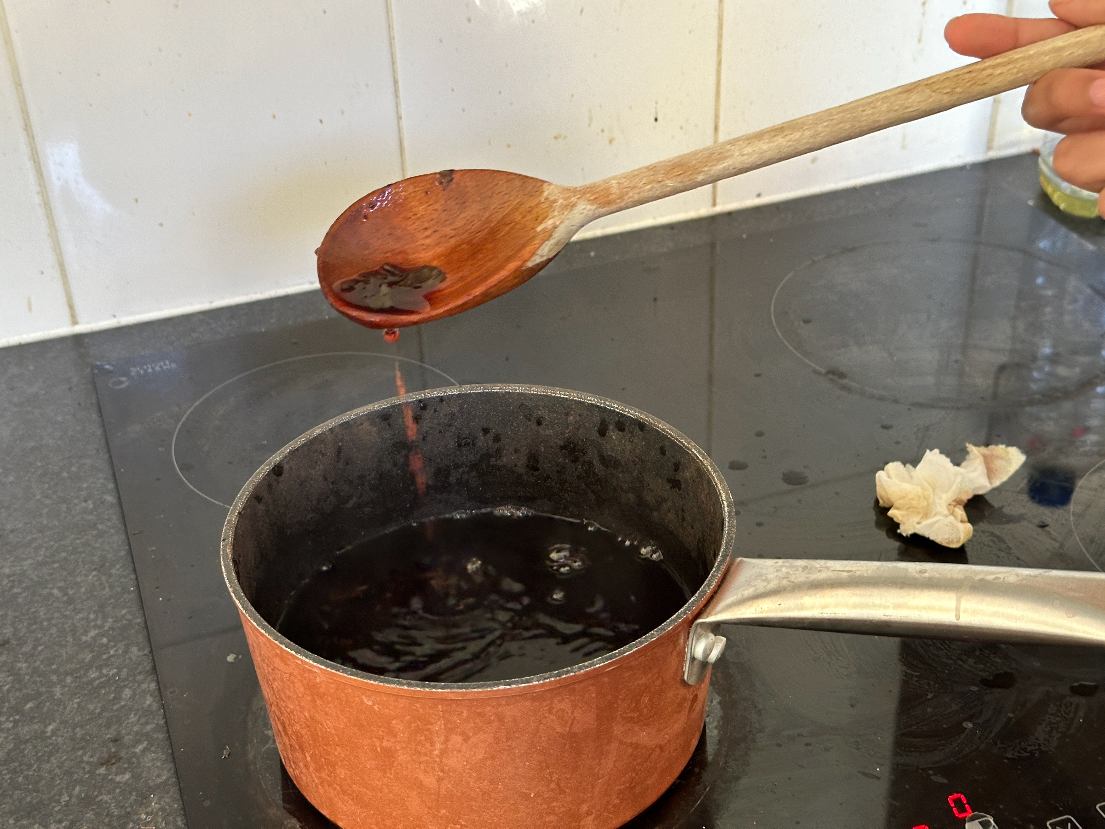 Oxidising tea