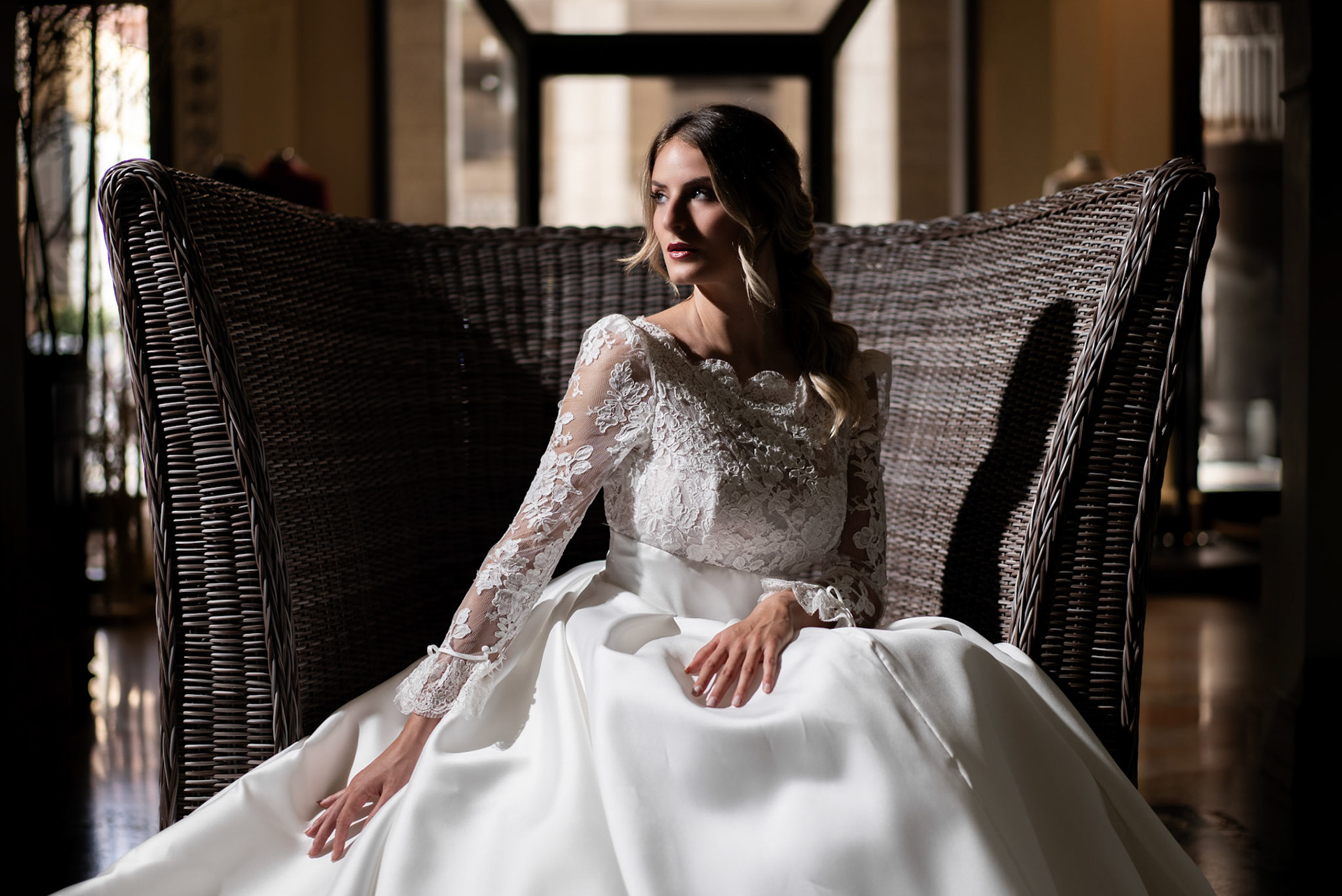 Servizio fotografico vestiti da sposa per matrimonio in location urbana,  e luce studio.
