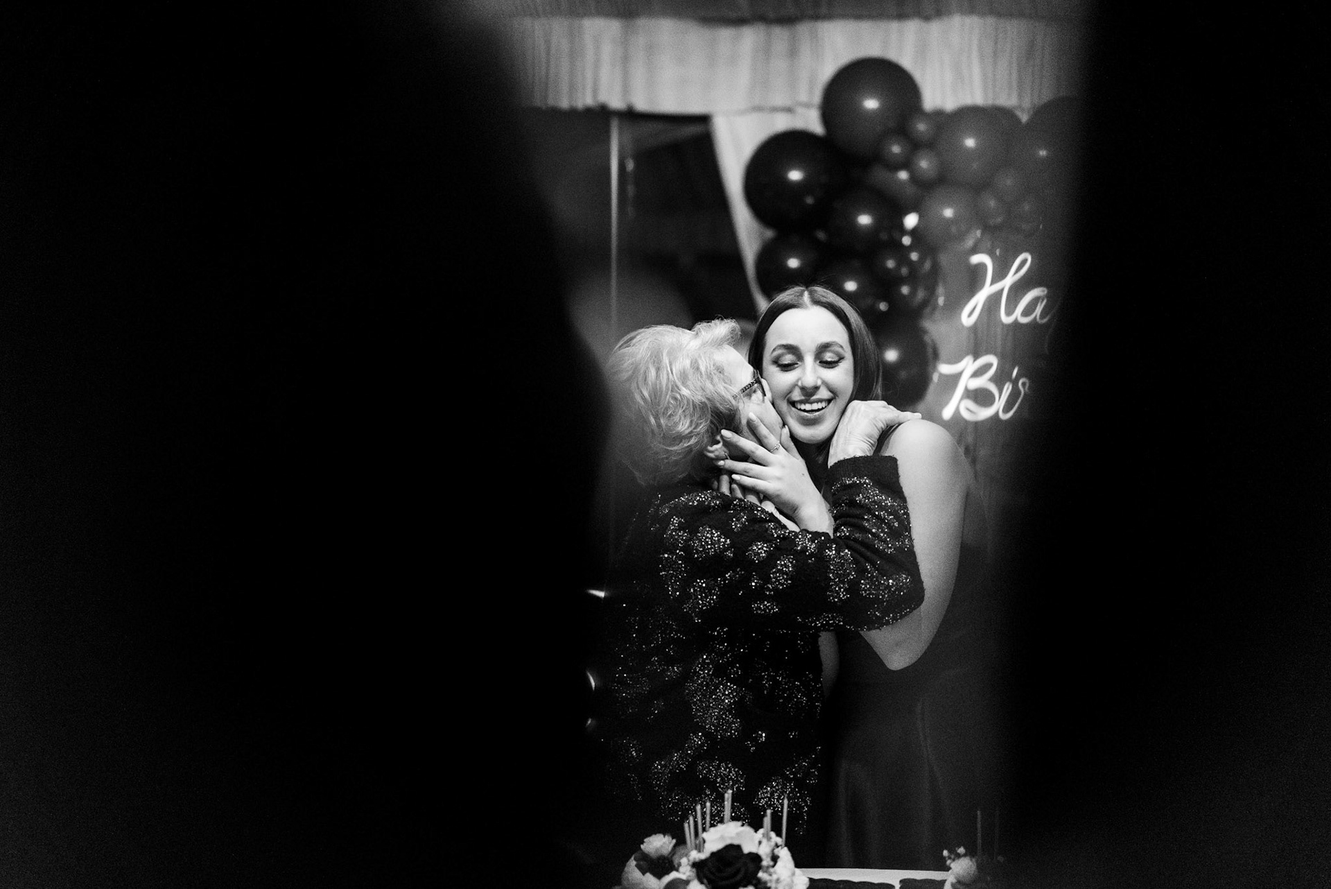 Scatto emozionale durante un evento speciale, ideale per album ricordo