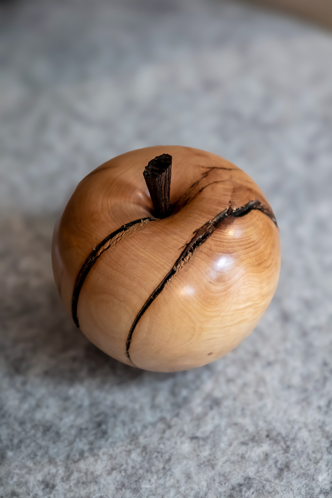 Pomme MM en bois naturel - 85€