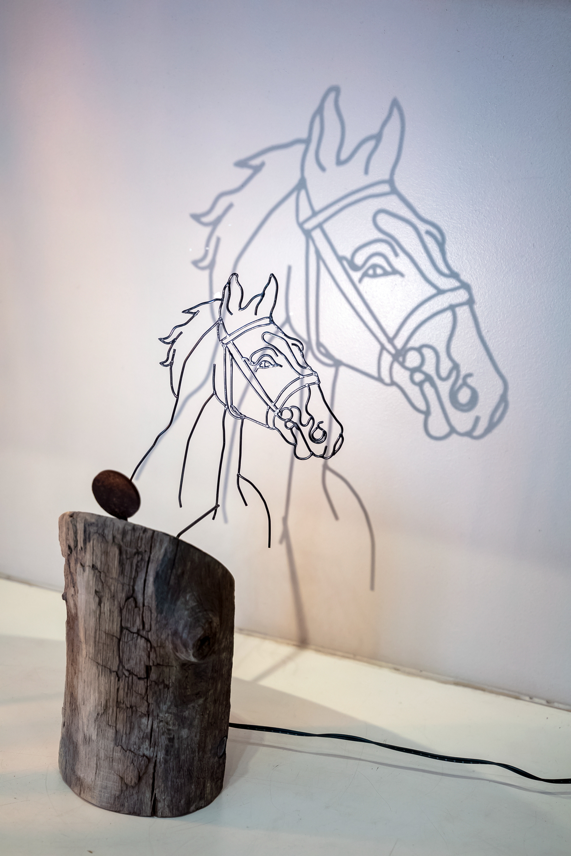 Lampe ombre portée "Cheval" - 319 €