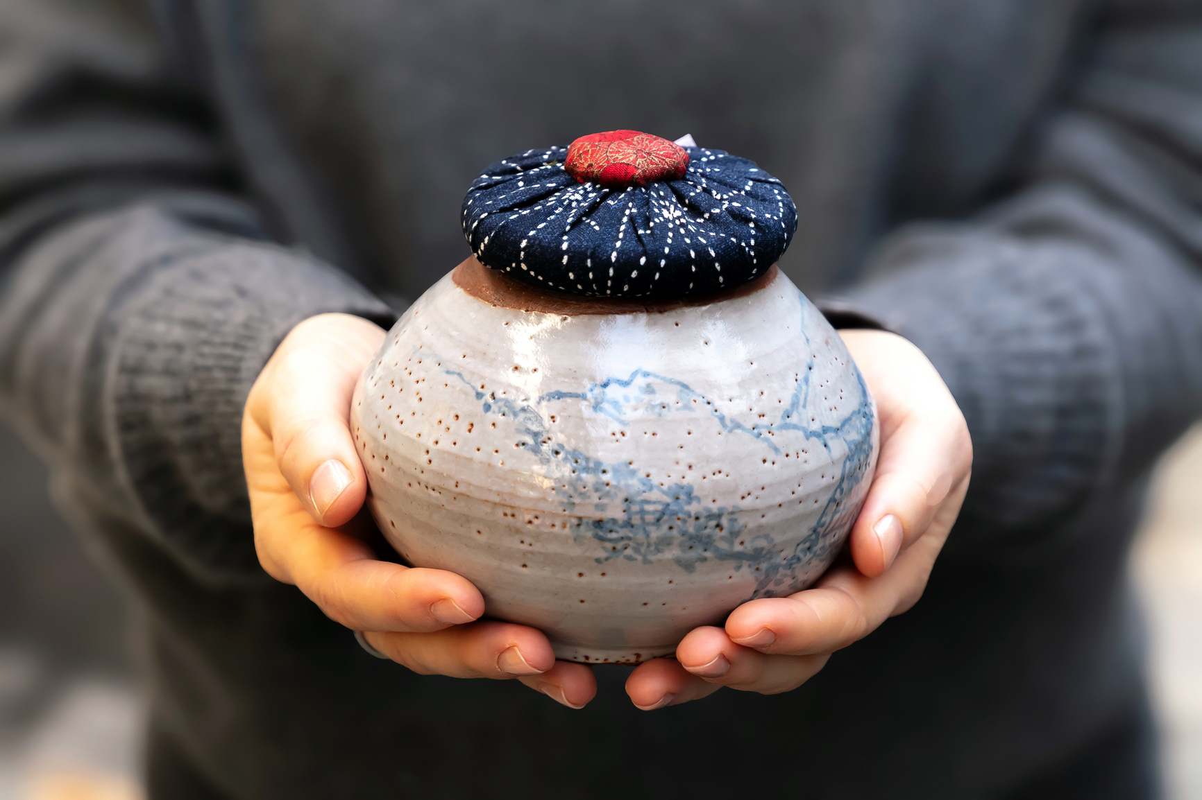 Boîte à thé en céramique & textile - 130€