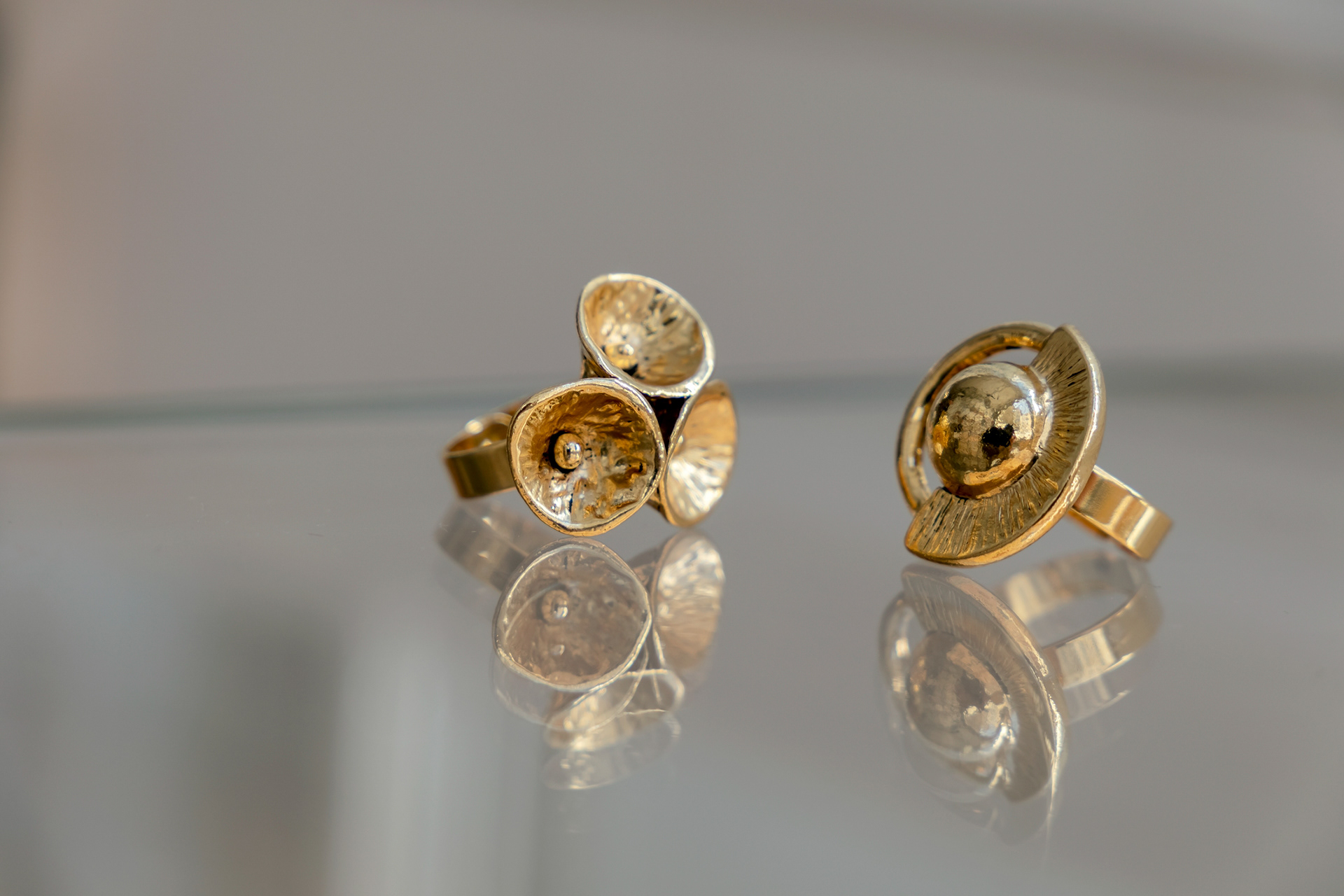 Bague en étain doré - Entre 38€ et 45€