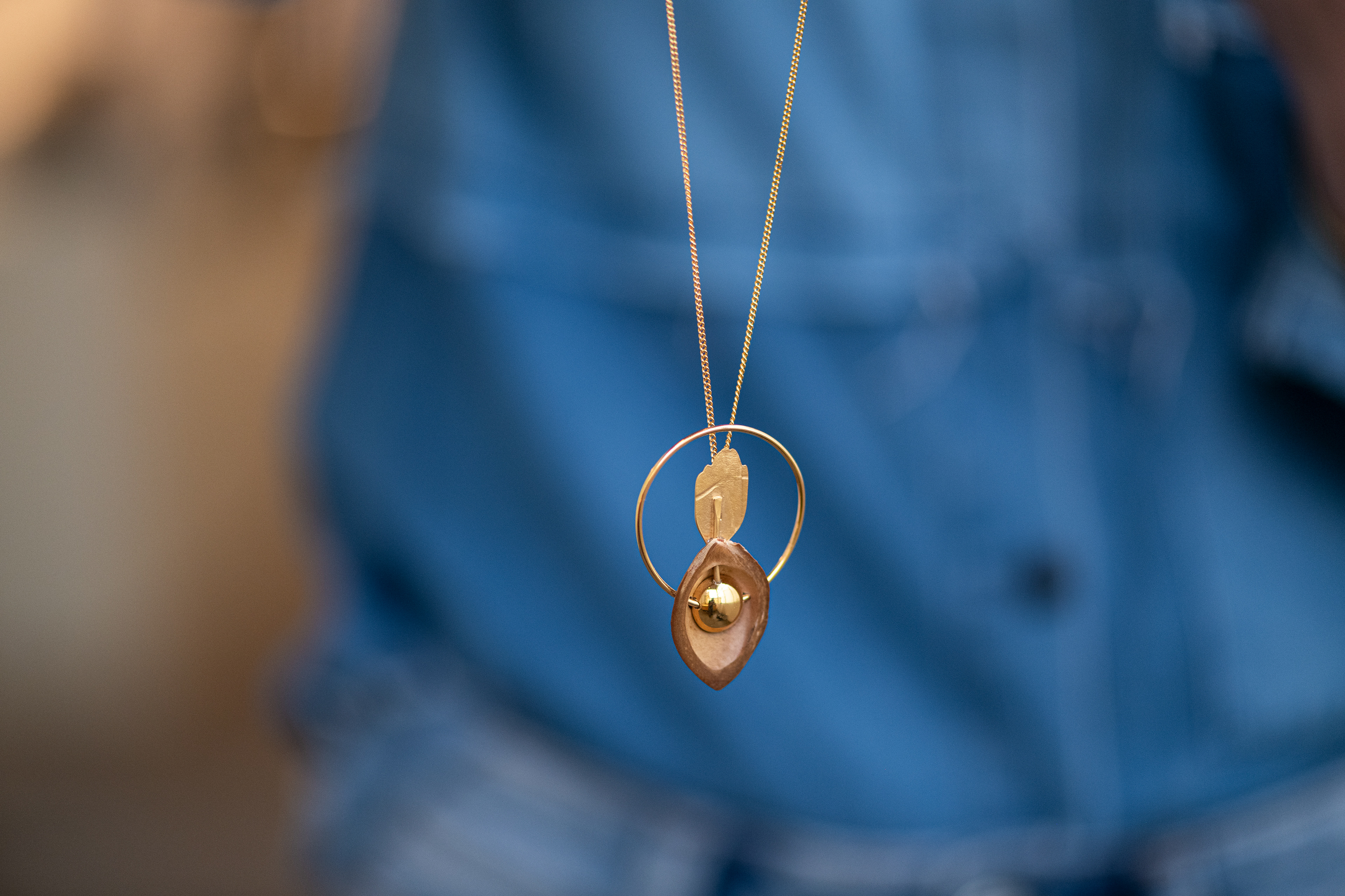 Collier Mirabelle en noyau et laiton doré - 100€