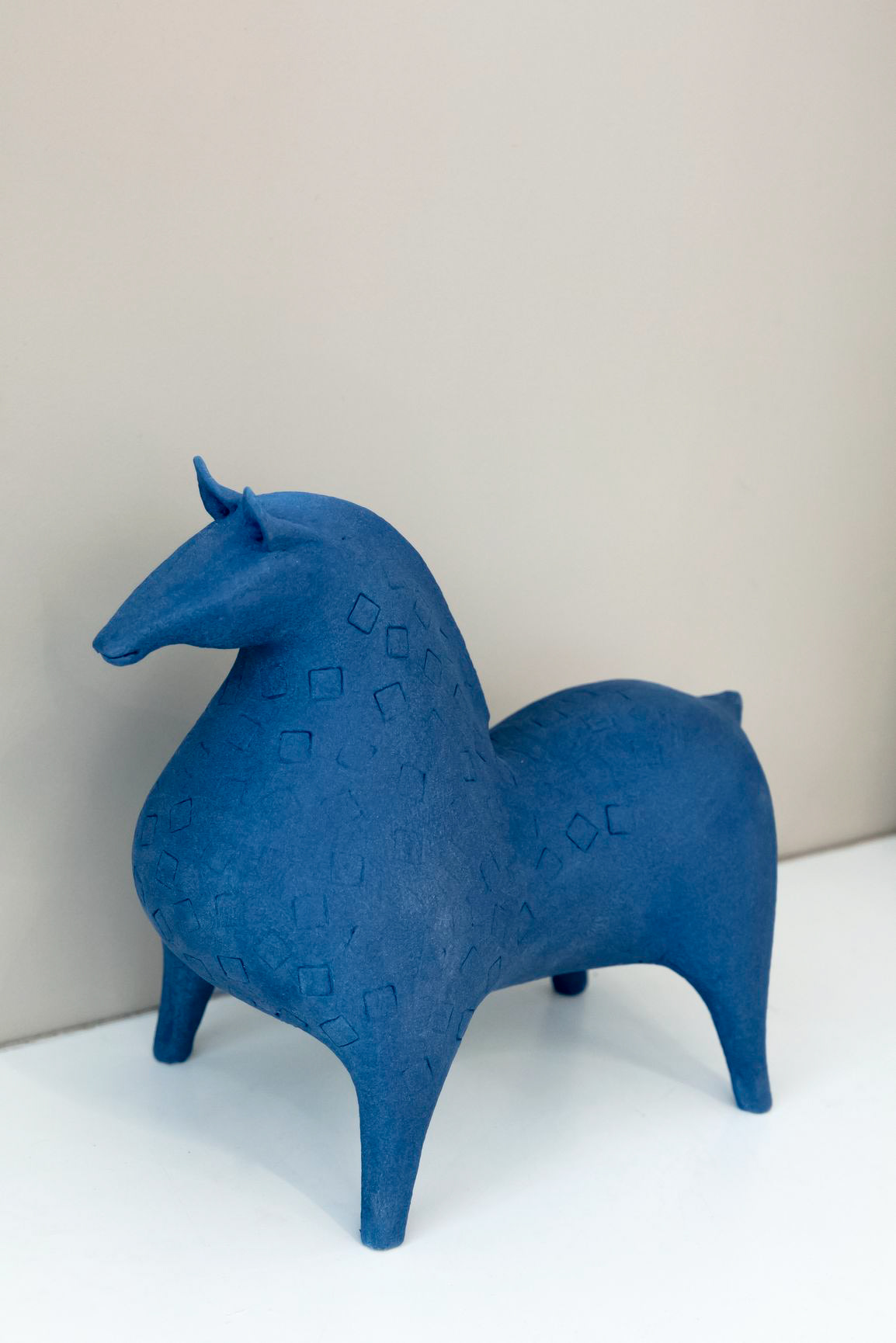 Sculpture cheval en grès - 470€