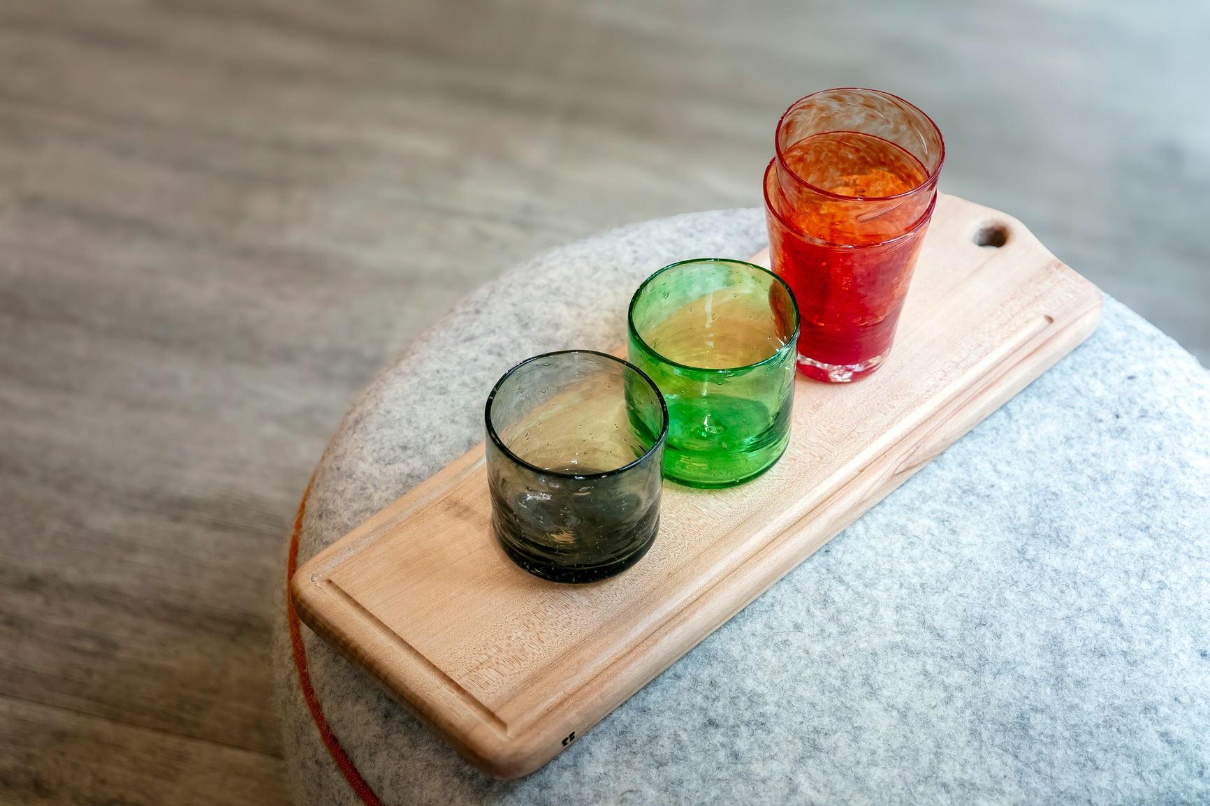 Gobelet conique en verre 20€ - Gobelet whisky 20€ - Planche en érable 75€