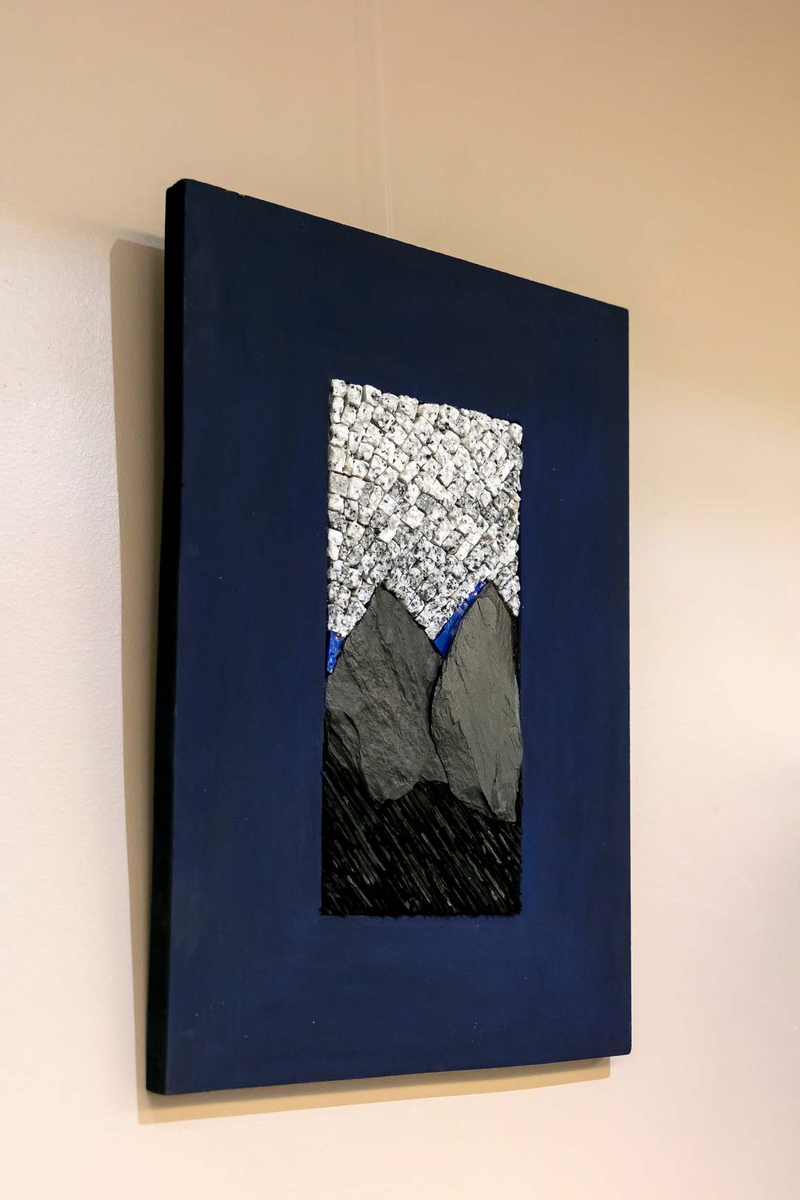 "Sédiment 82" mosaïque en ardoise et granite - 390€