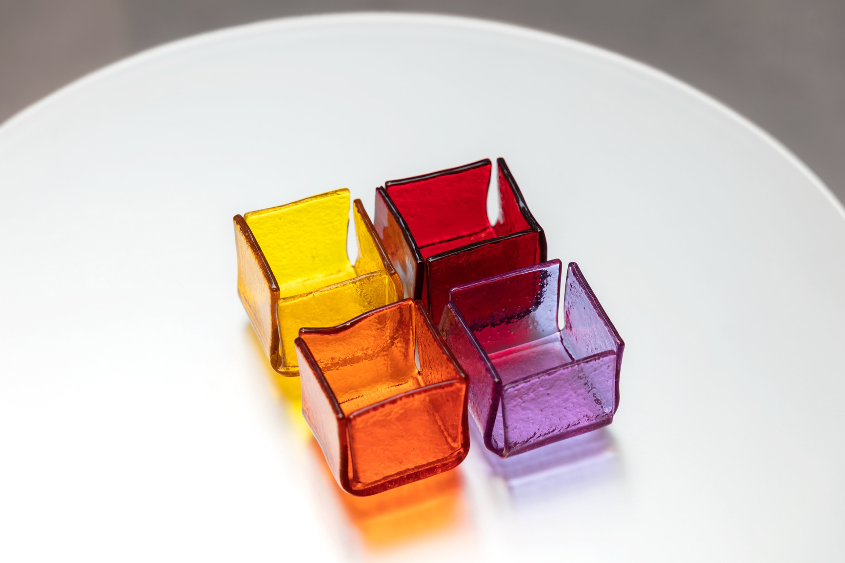Lot de quatre bougeoirs en verre - 75€