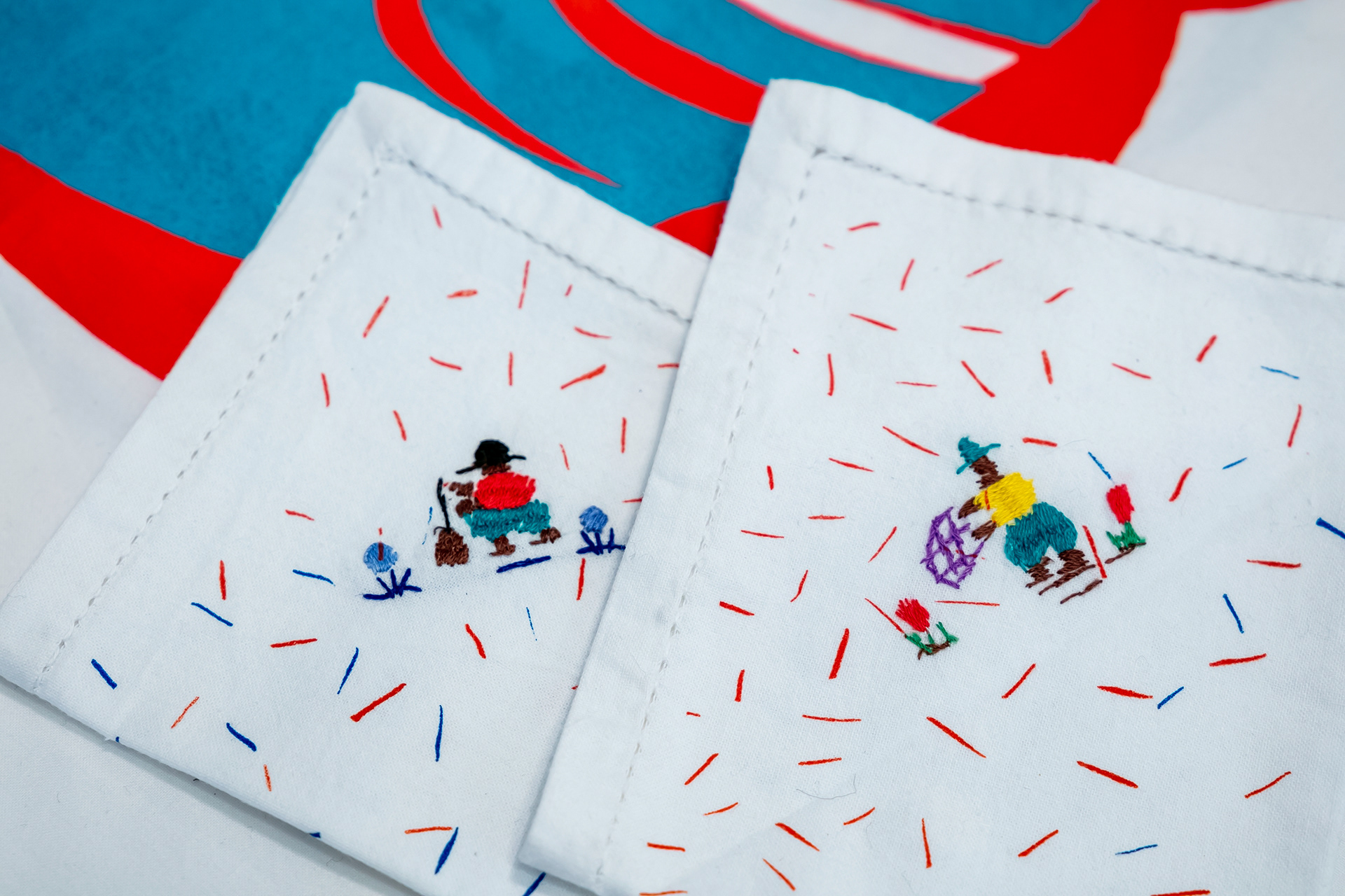 Lot de 2 serviettes sérigraphiées - 28 €