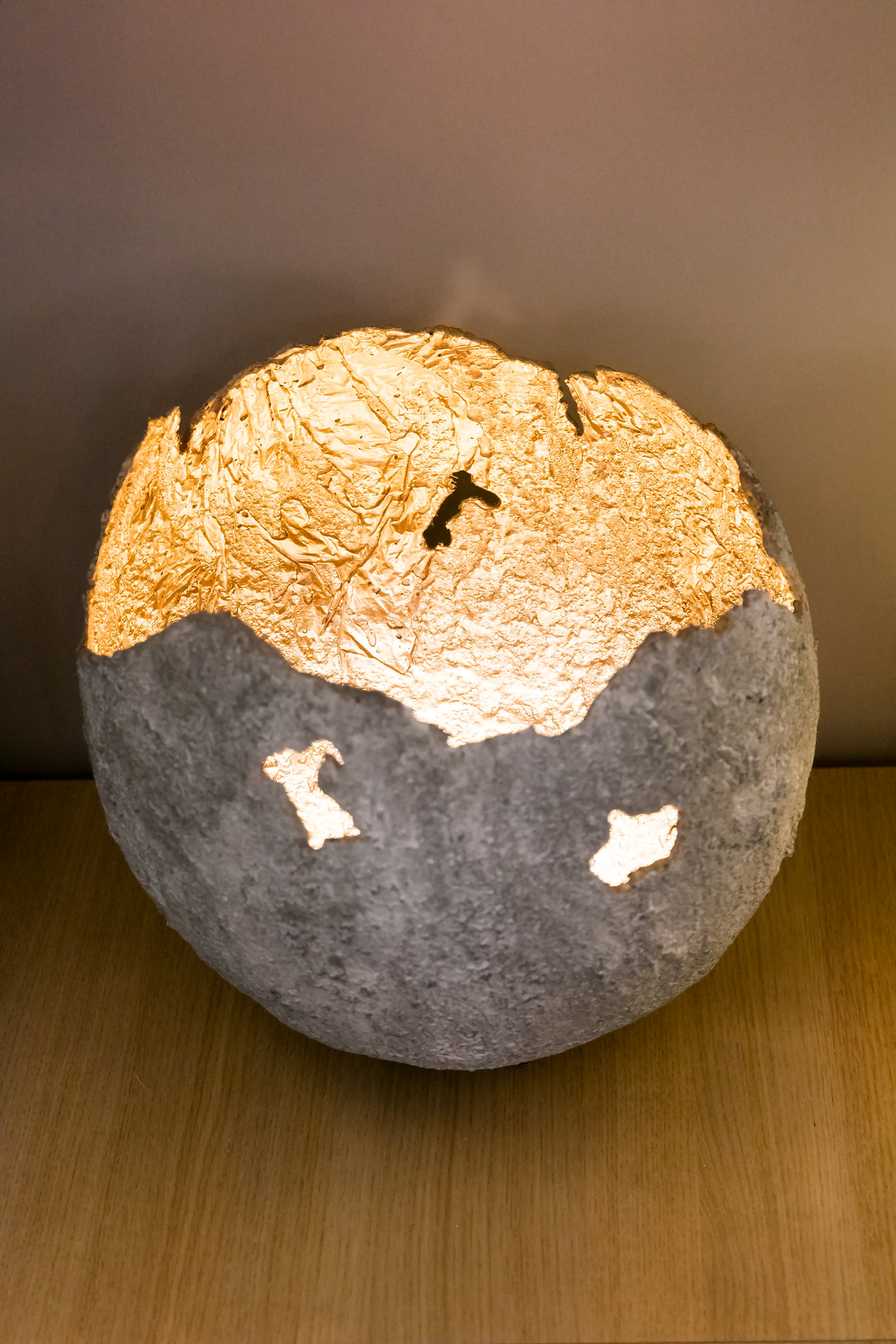 Oeuf or en béton - 720 €