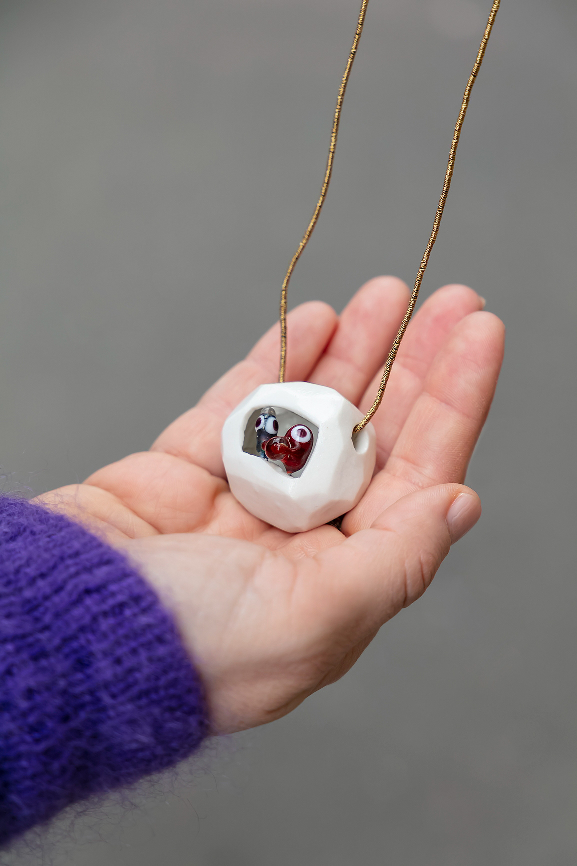 Sautoir "En Duo" en verre et céramique - 75€