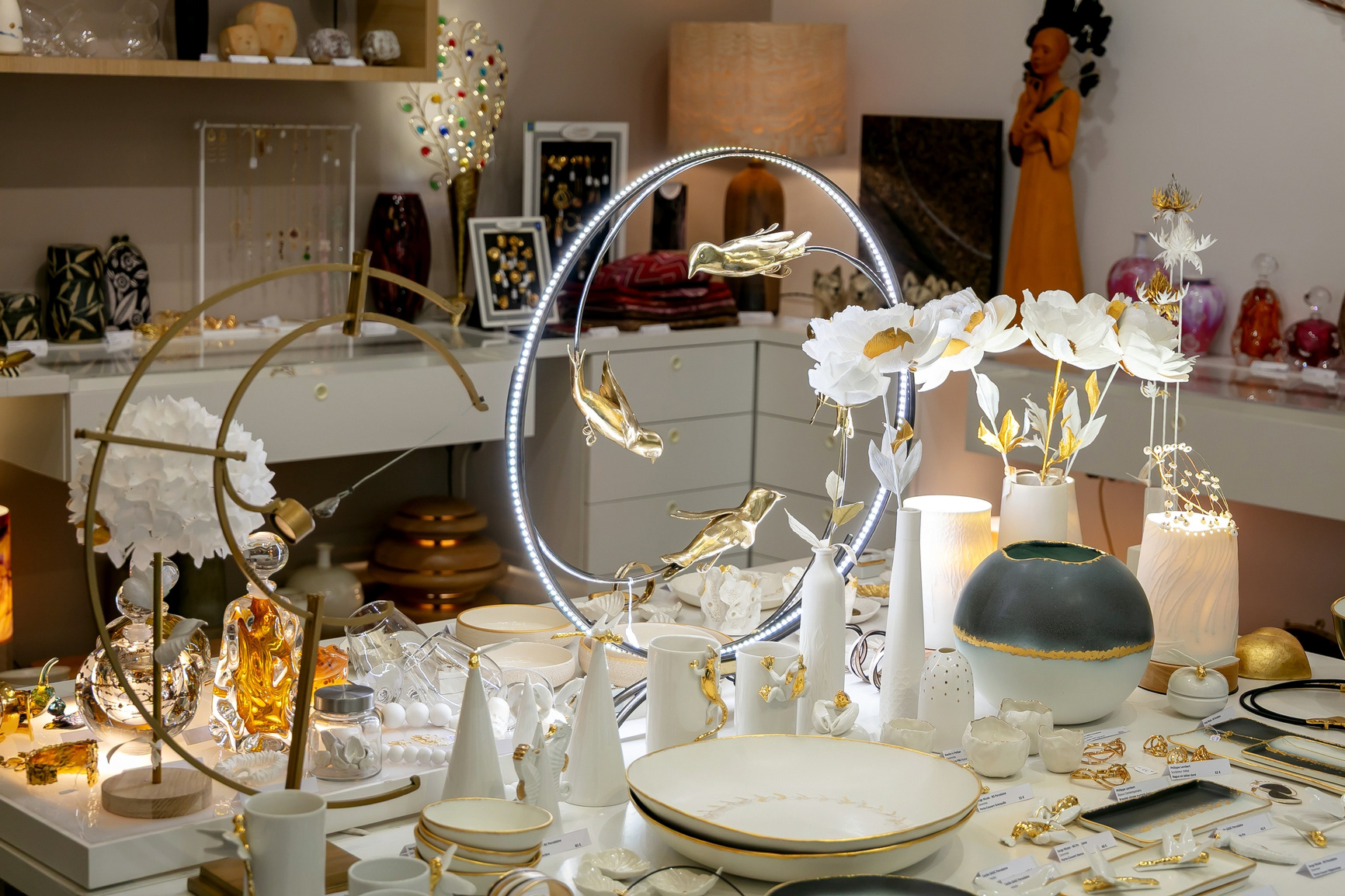 Lampe "Tourbillon d'Oiseaux" en métal sculpté - 1650€