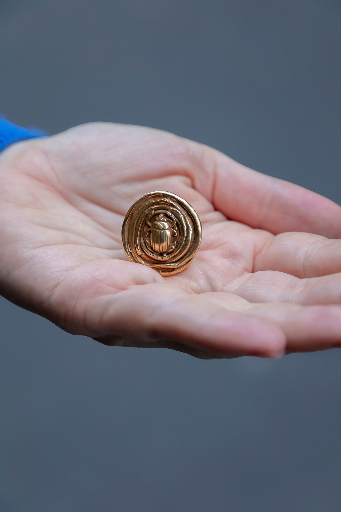 Bague Scarabée Gravure en laiton doré - 199€