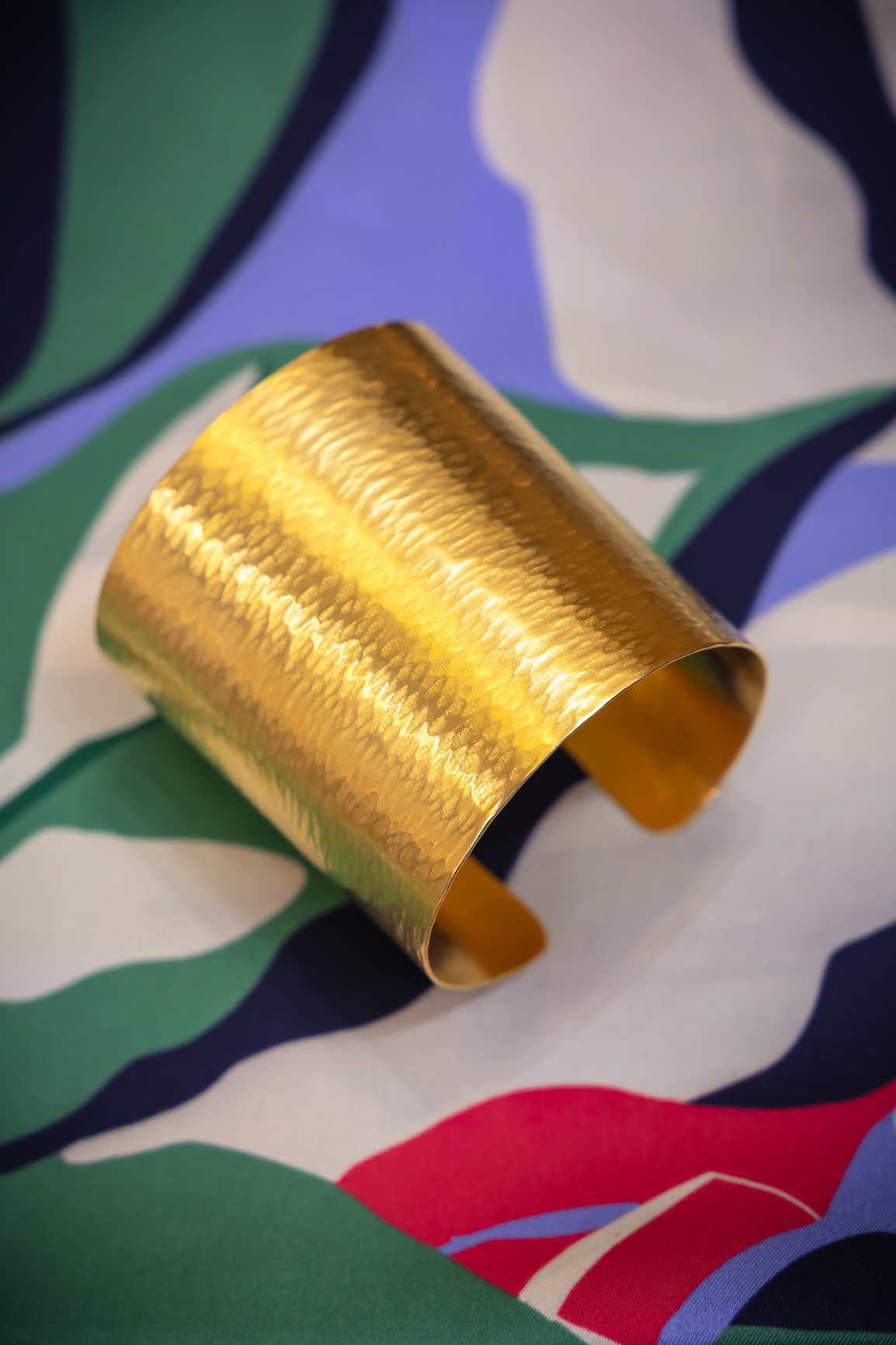 Manchette "Scortea" XXL en vermeil martelé - 650€